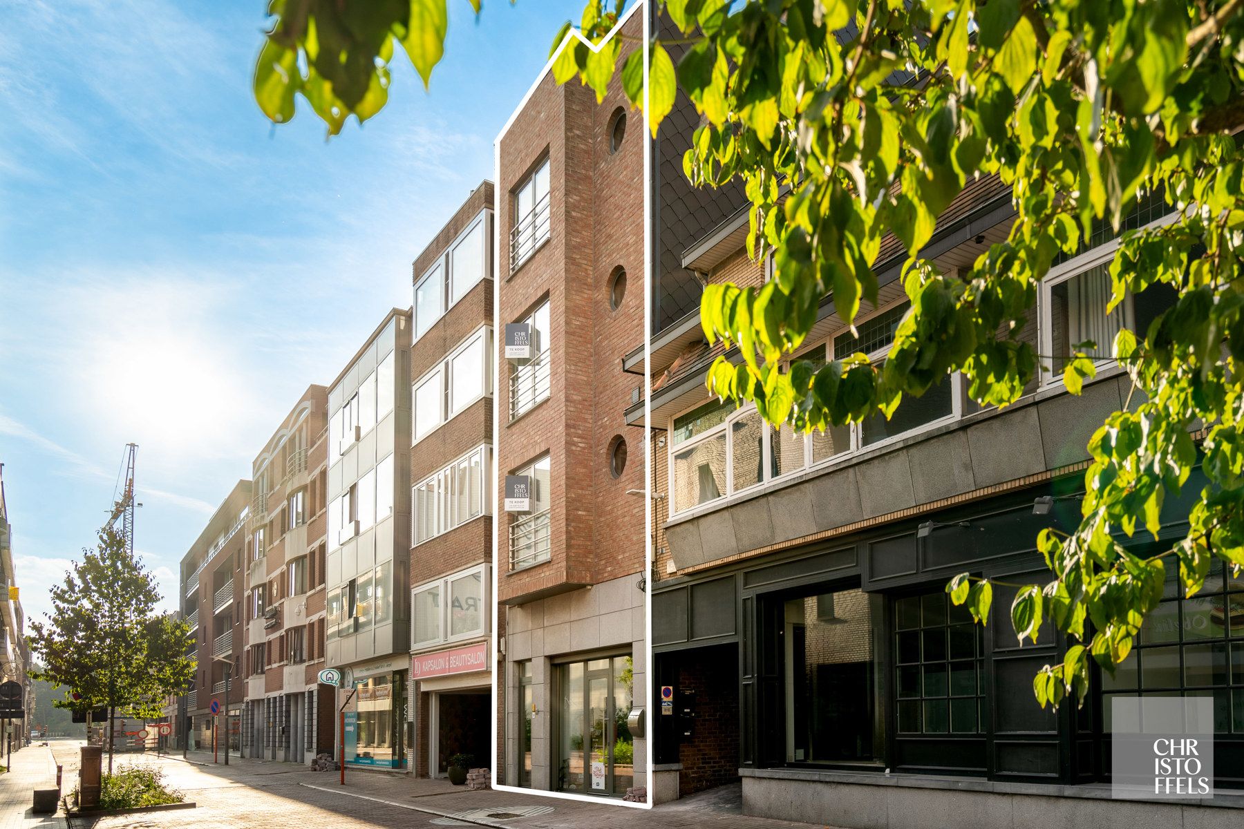 2 appartementen en verhuurd handelspand in Genk centrum! foto 31