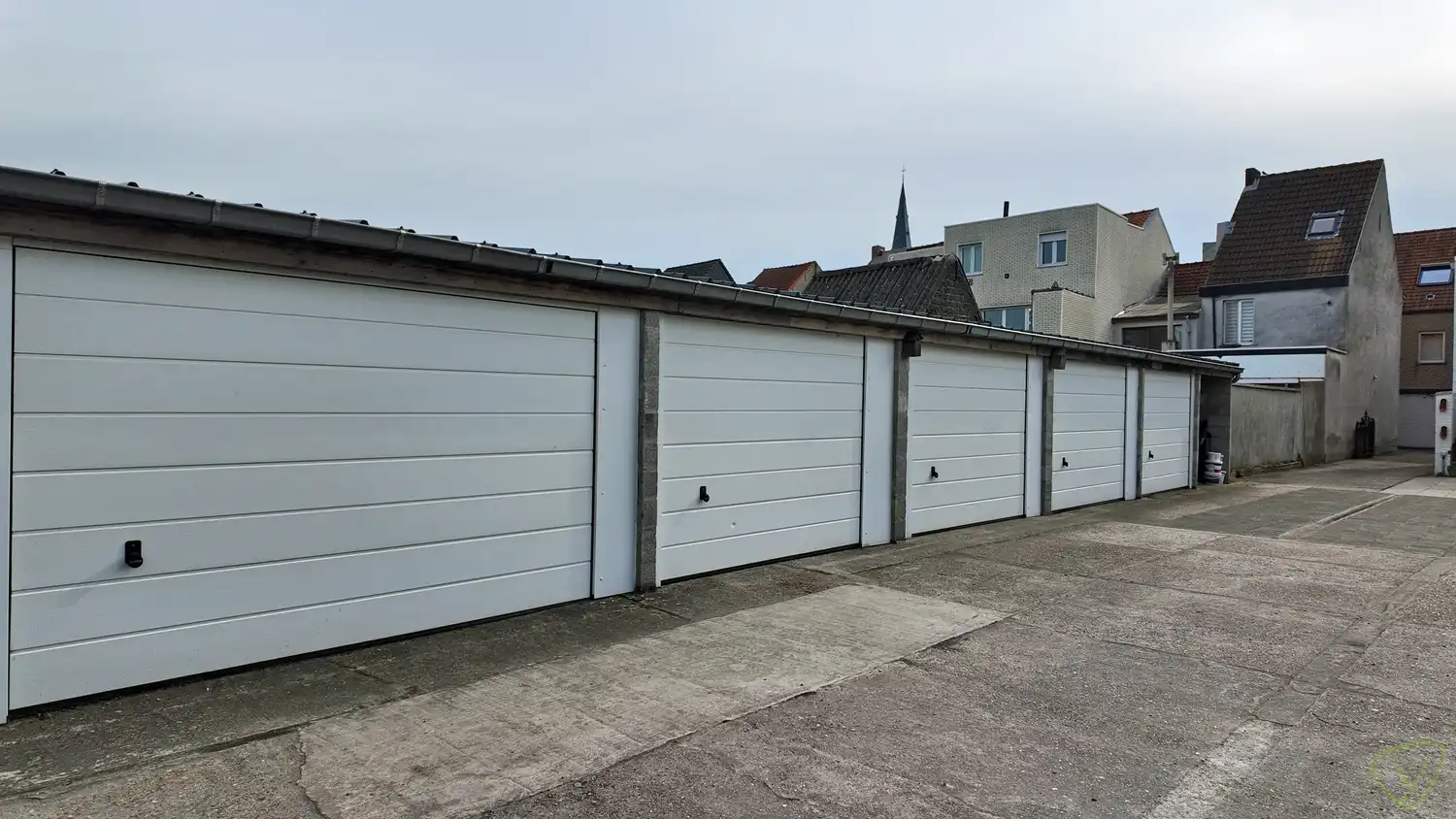 Garage te huur in het centrum van Eeklo! foto {{pictureIndex}}