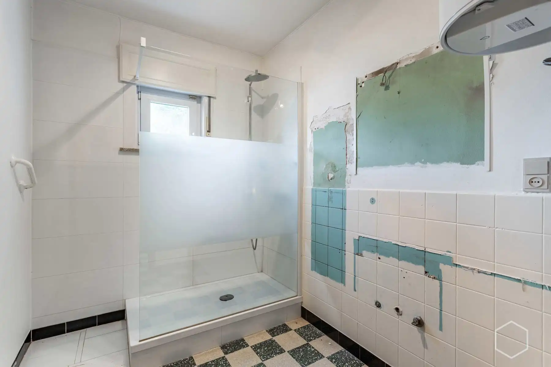 Te renoveren open bebouwing op 12a 59ca met garage van 290m² foto 9
