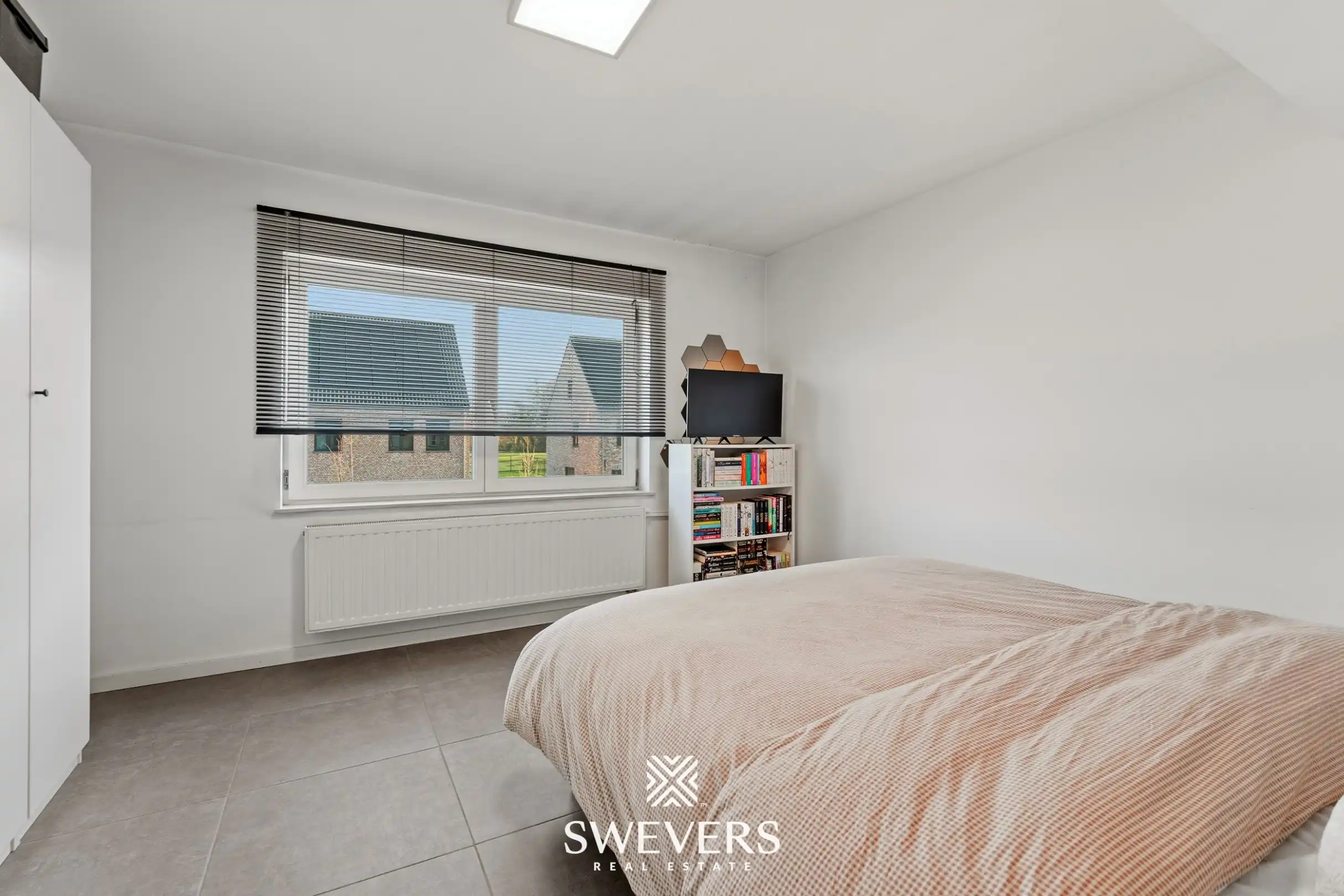 Gerenoveerd appartement met terras op topligging in Diepenbeek foto 17