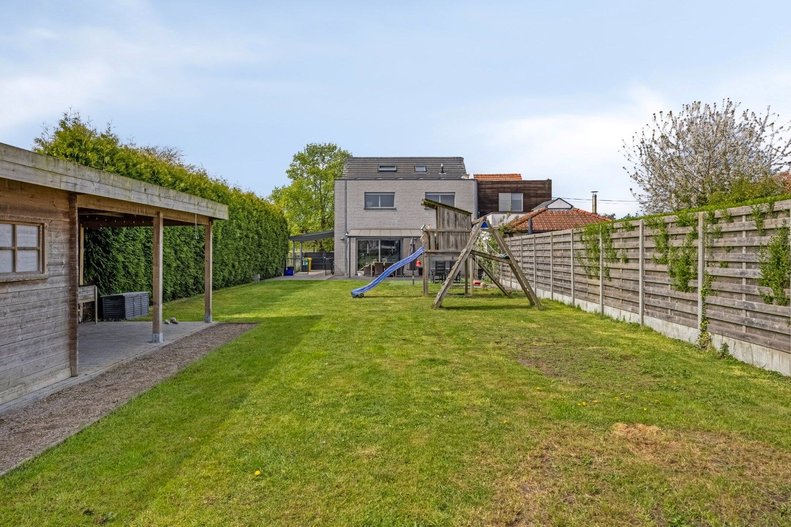 Recente woning met 4 slaapkamers op een perceel van 624 m² !  foto 24
