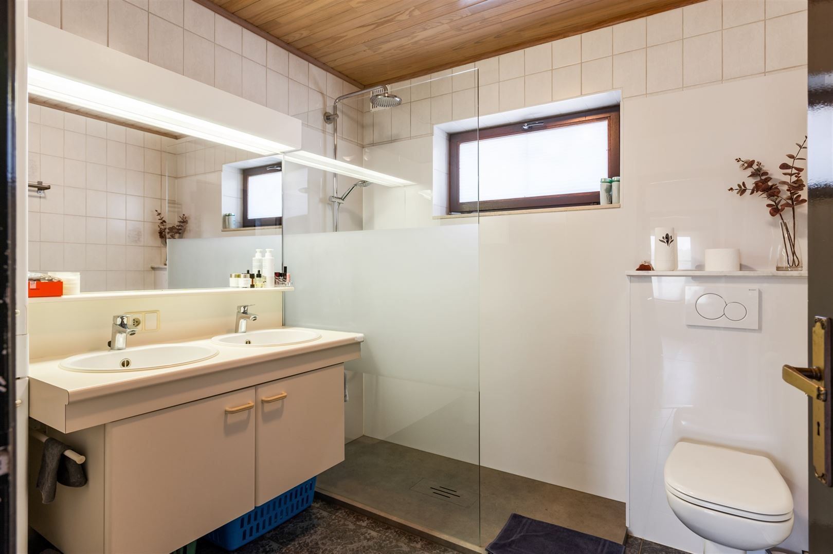 Perfect onderhouden halfopen woning met zonnige tuin. foto 12