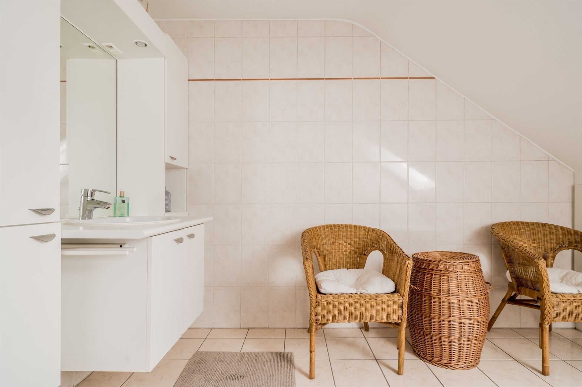 Rustig gelegen gezinswoning met 3 slpks en tuin. foto 19