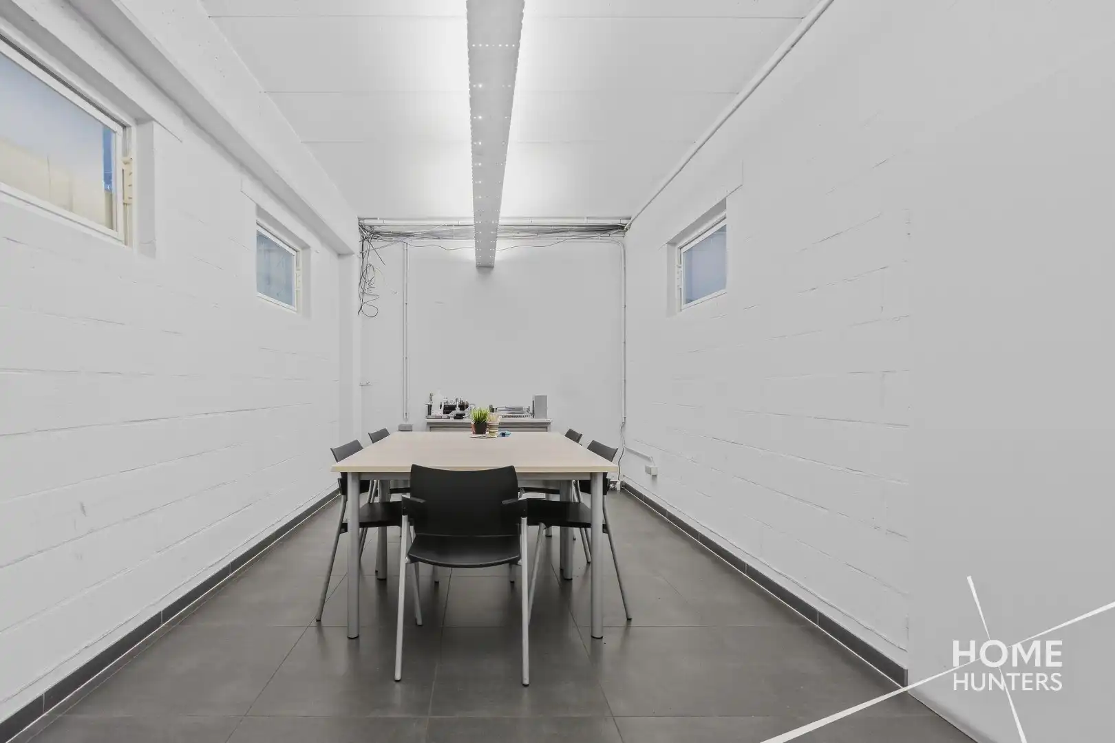 UITZONDERLIJK BEDRIJFSGEBOUW MET 2.268 M² LOODSRUIMTE EN 528 M² KANTOREN IN IEPER foto 9