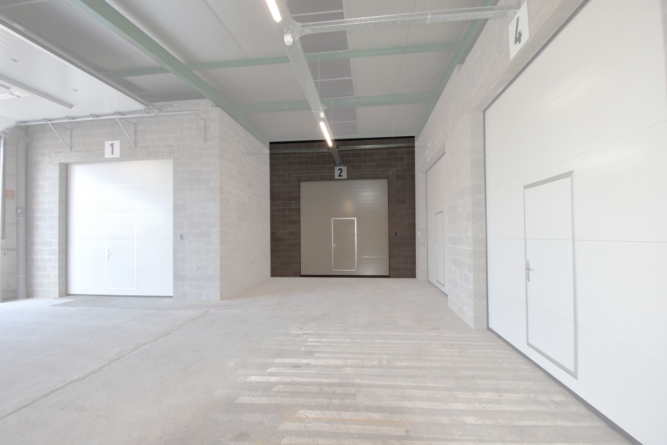 Goed gelegen magazijn/opslagplaats van 95 m²  foto {{pictureIndex}}