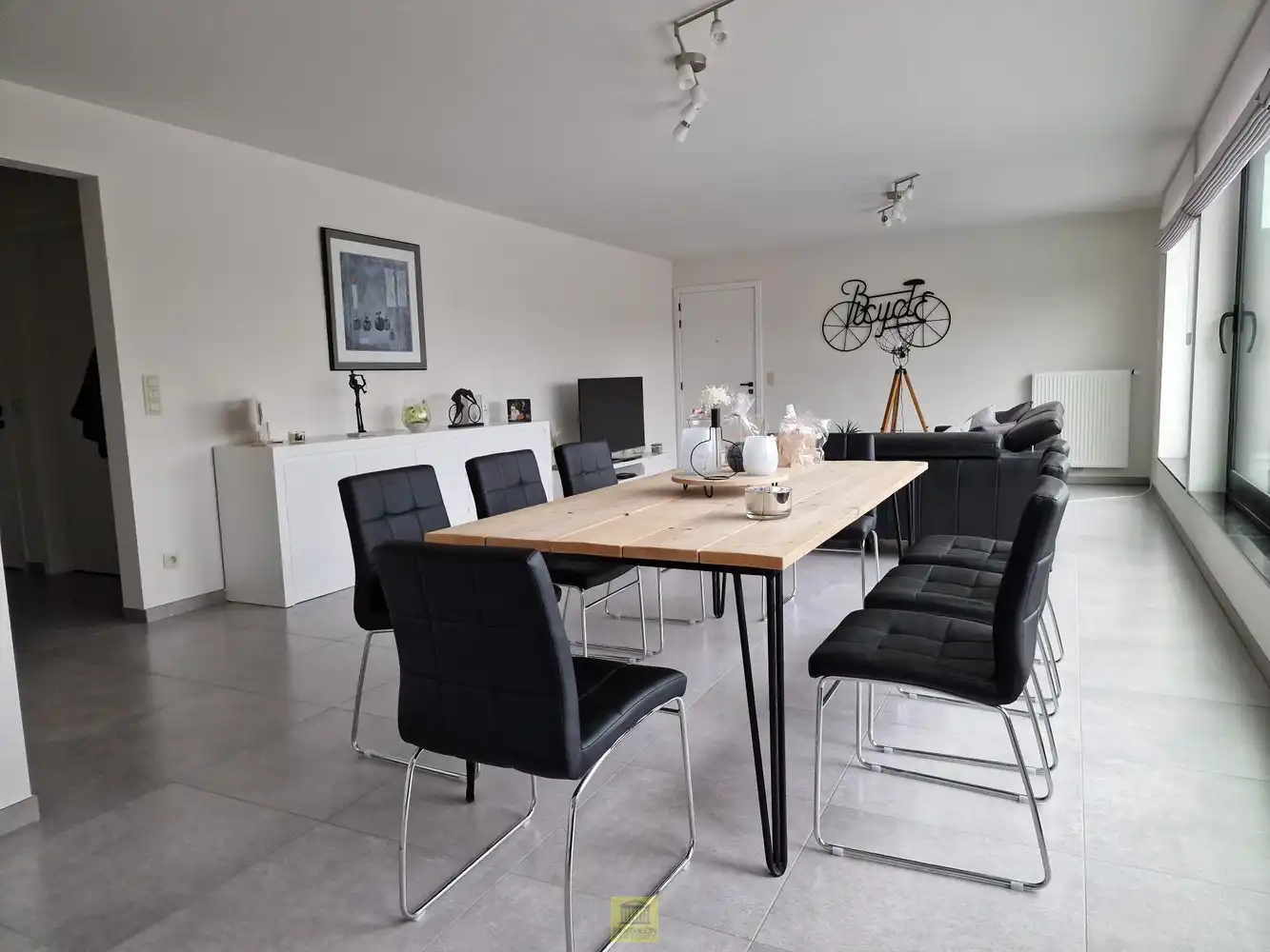 Ruim lichtrijk appartement met groot terras, garage én staanplaats! foto 4