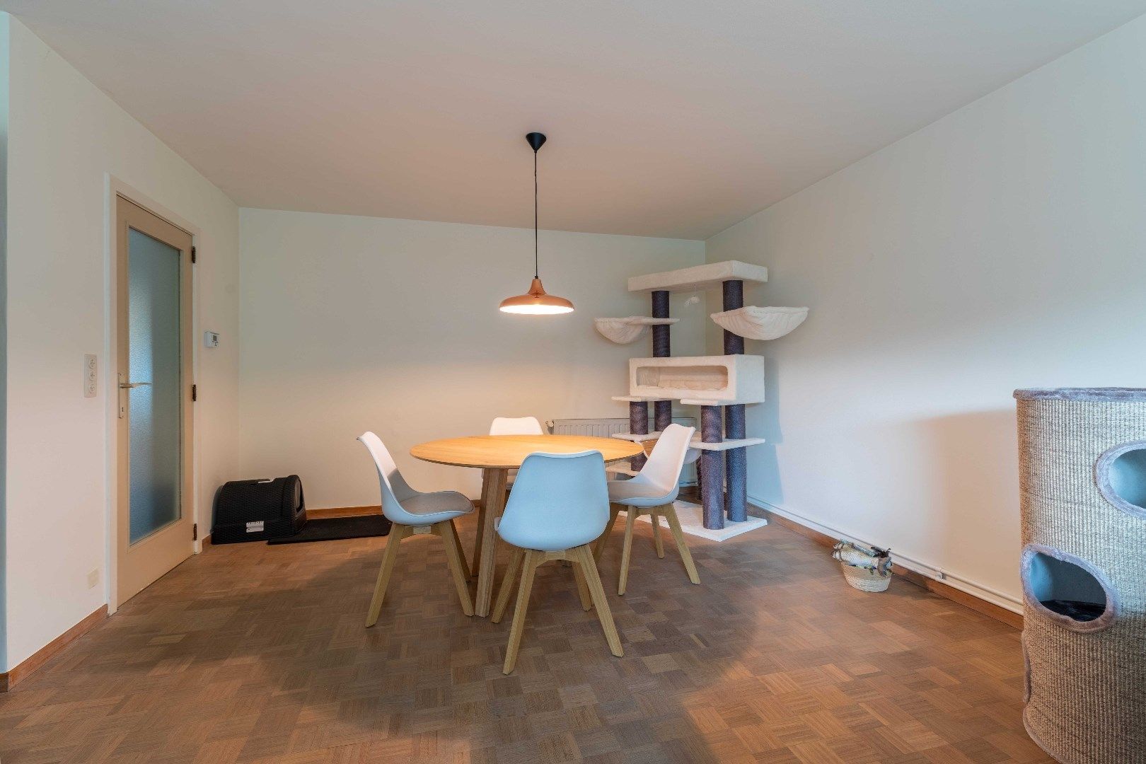 Instapklaar appartement met twee slaapkamers en zonneterrasje in de aller beste buurt: Kristus-Koning.  foto 5