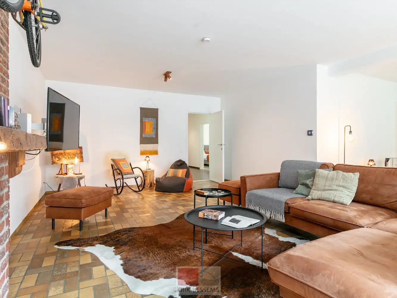 Instapklare, volledig onderkelderde bungalow, gelegen op een royaal perceel van 731 m², met een bewoonbare oppervlakte van ca. 159 m². foto 9