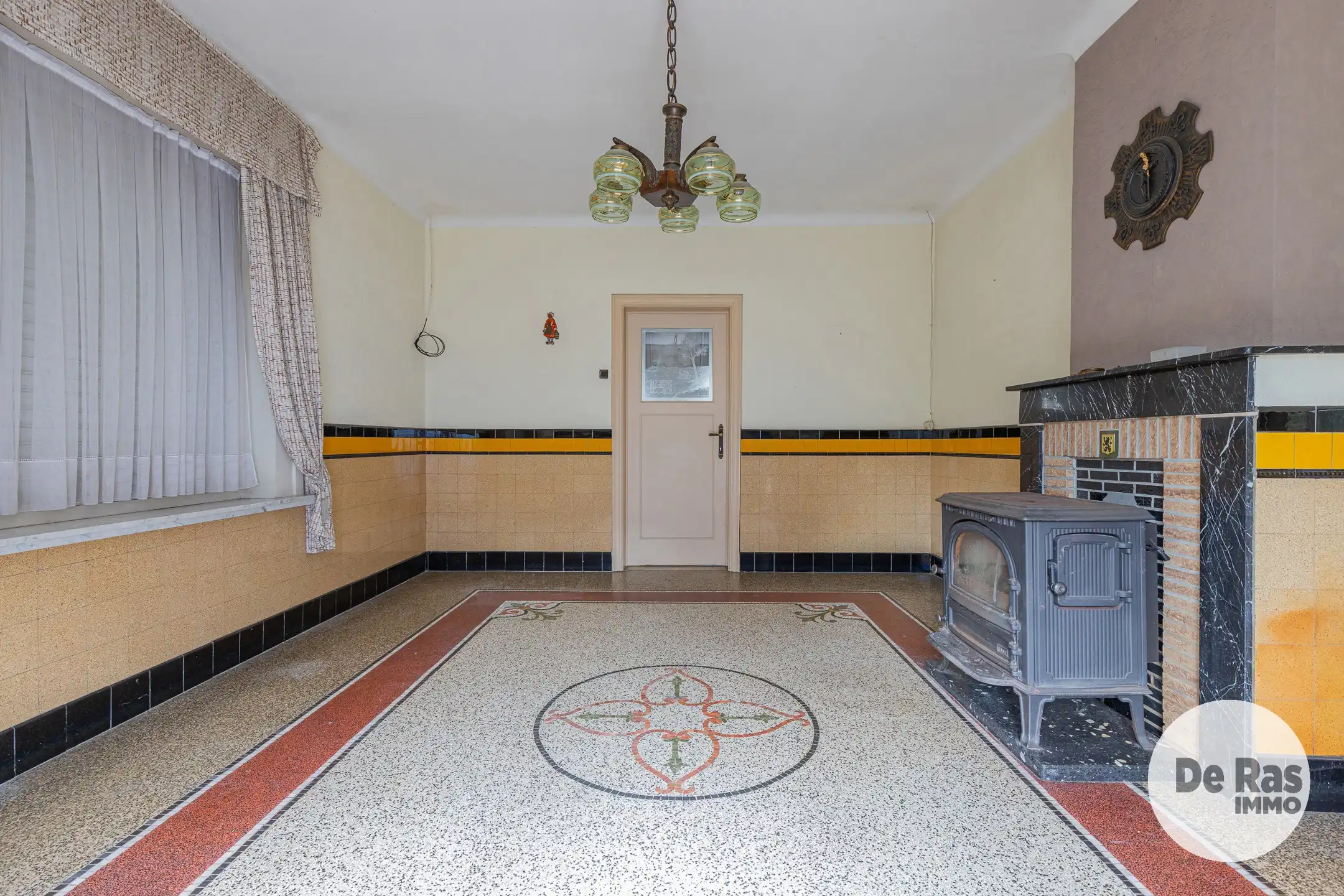 BURST - Te renoveren woning met tal van mogelijkheden foto 8