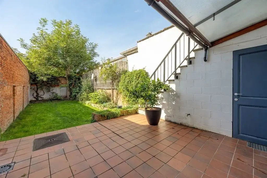 Instapklaar huis met ruime tuin  foto 15