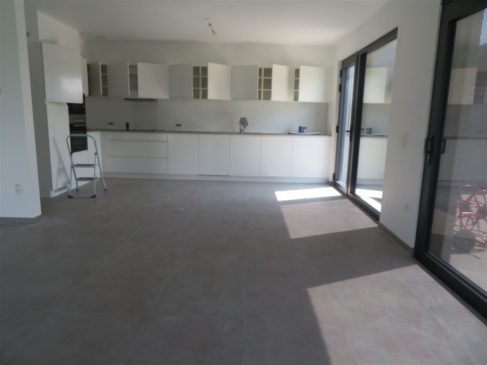 Halfopen bebouwing met 3 slaapkamers, garage en tuin! foto 3