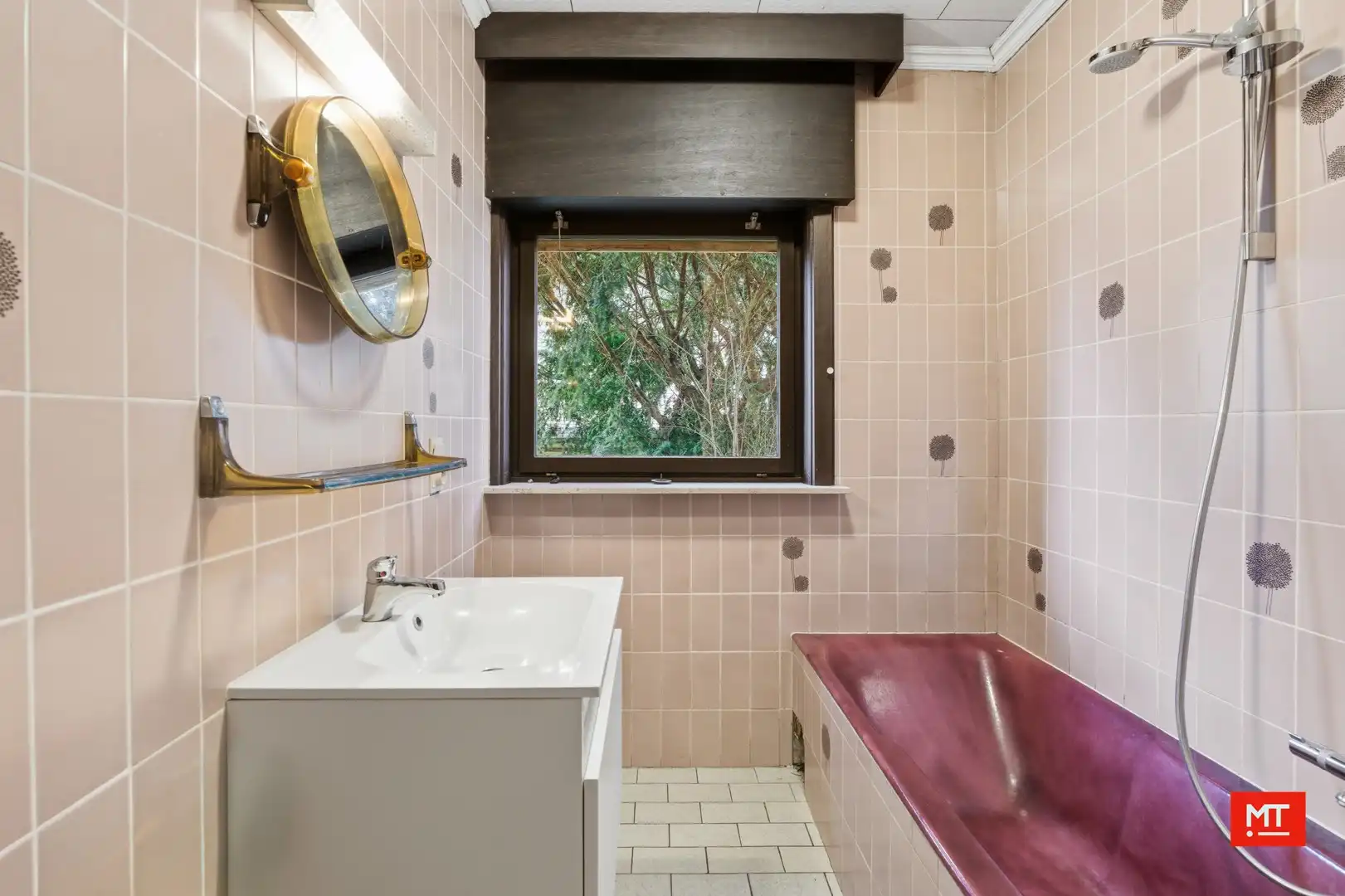 Ruime alleenstaande woning te koop op een rustige locatie te Beselare foto 9