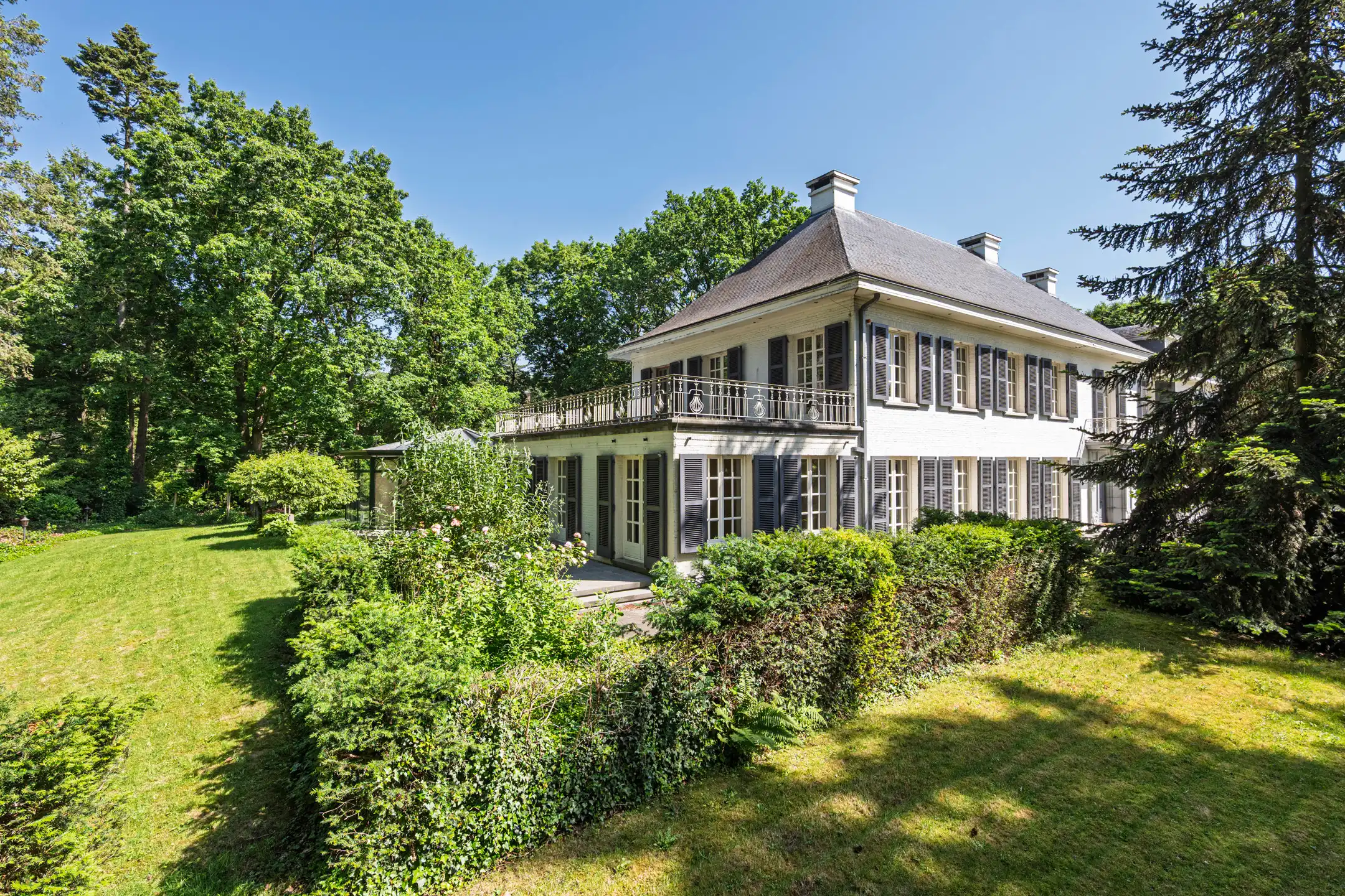 Villa met binnenzwembad en conciërgerie op riant perceel foto 29