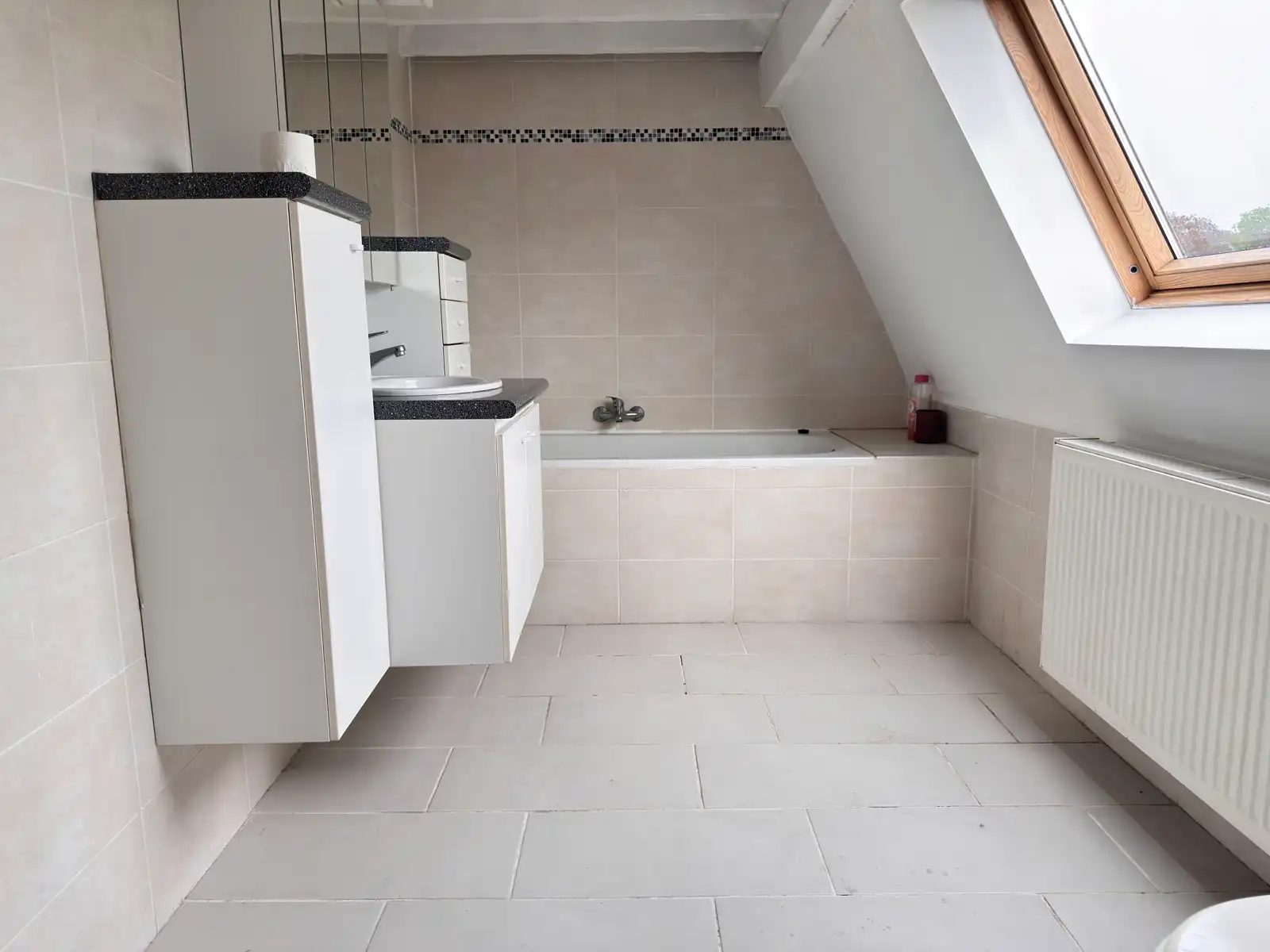 Ruim duplex-appartement met twee slaapkamers te Gistel. foto 9