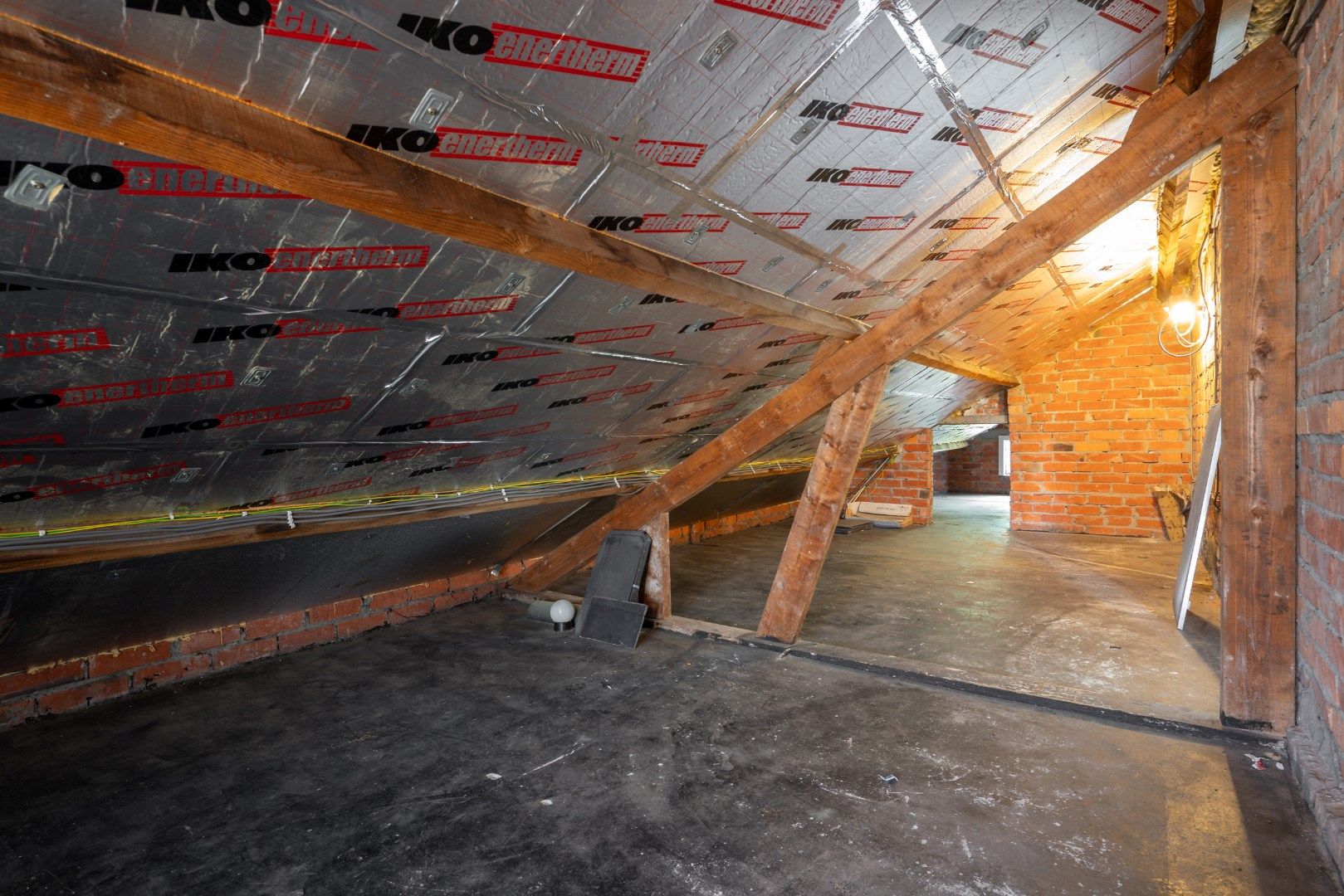 Ruime woning met vrij zicht te koop! foto 25
