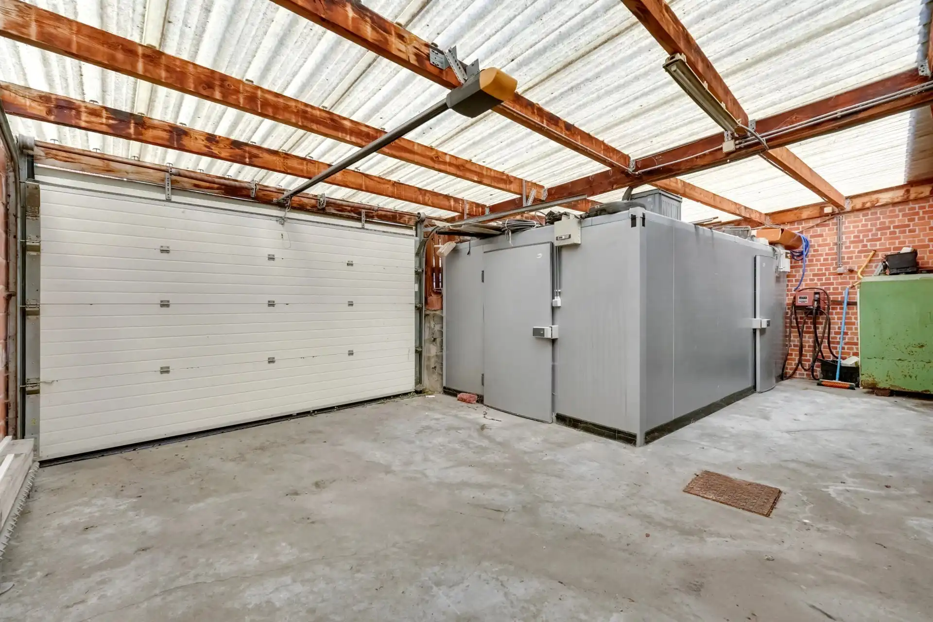 Ruim handelspand op toplocatie foto 15