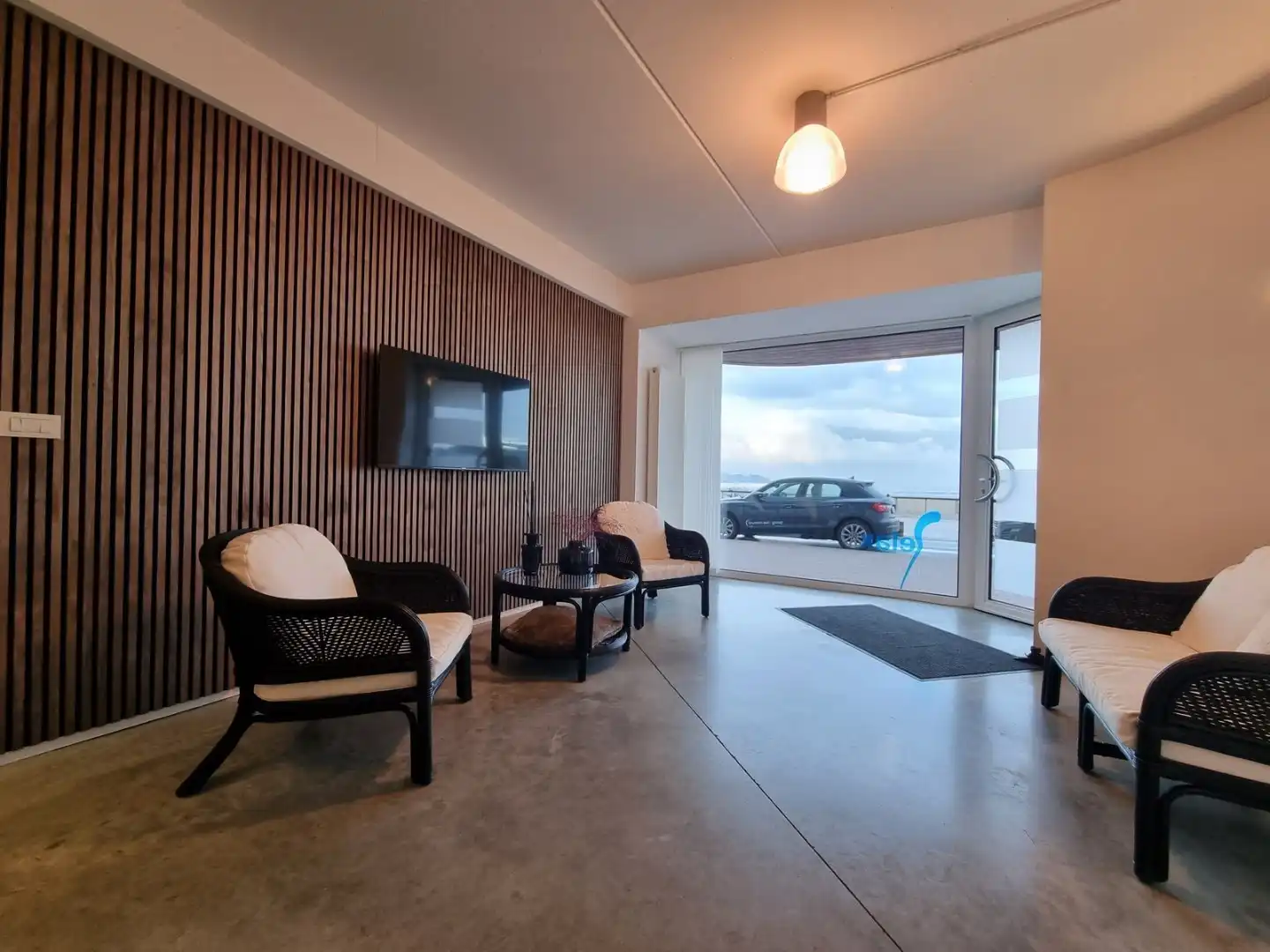 Uitzonderlijk appartement/loft op de zeedijk van Heist (271 m² bew. opp!!) foto 4