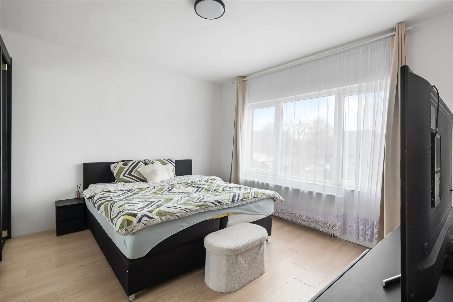 Instapklare, halfopen bebouwing, met 6 slaapkamers, op 329m² grond te Overmere.  foto 8