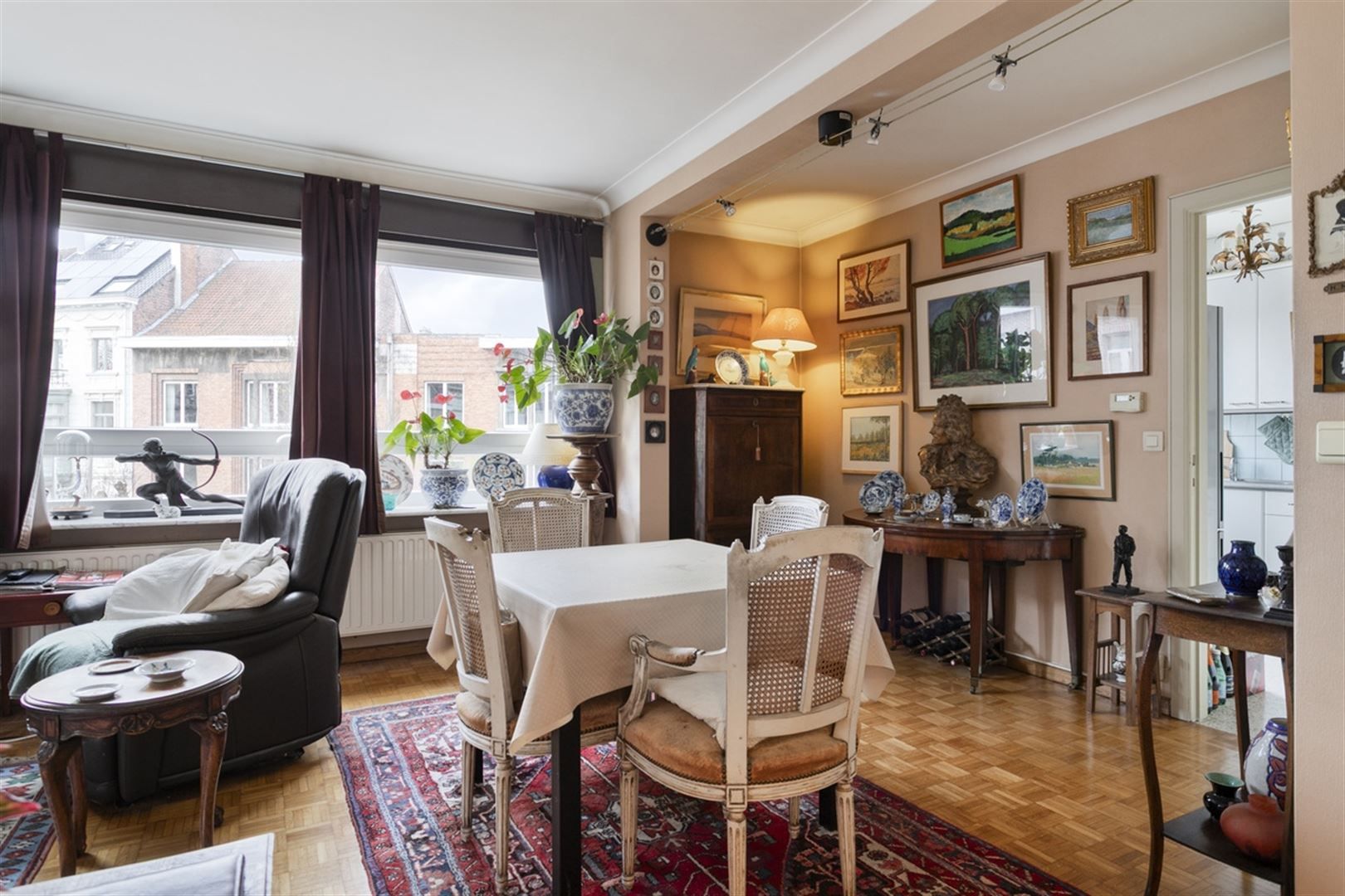 Ruim 2 slaapkamer appartement met balkon. foto 6