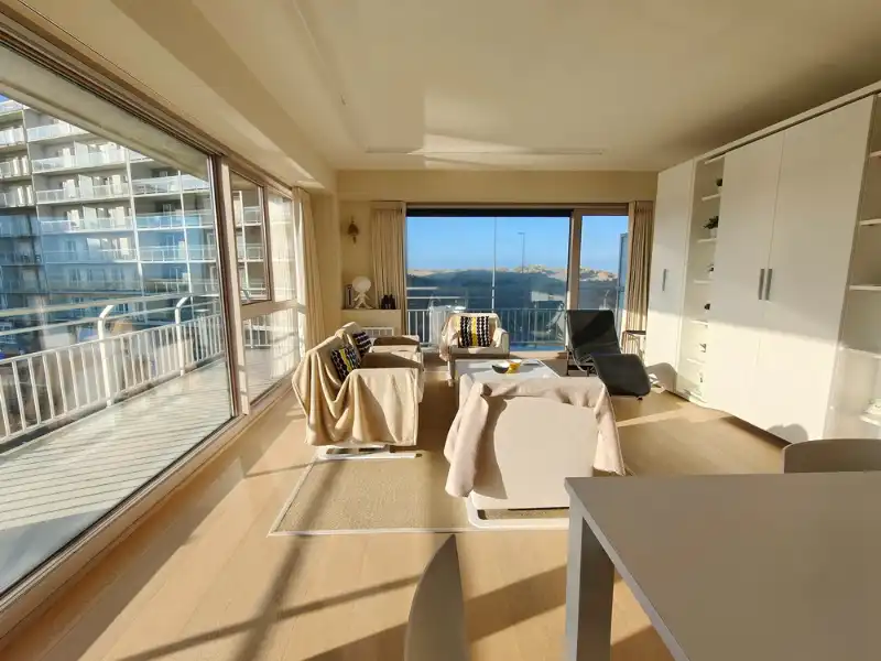 Hoekstudio met riant terras en zicht op zee! foto 7