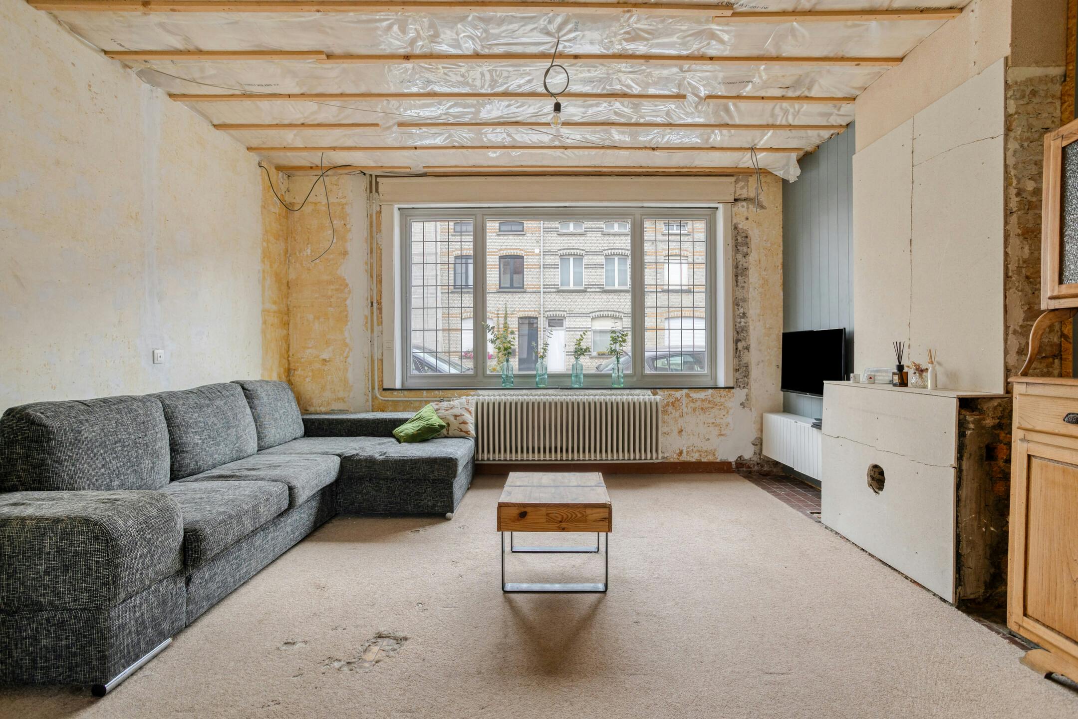 Lichtrijk huis met 4 slaapkamers en zuidwest gerichte tuin in Ieper foto 2