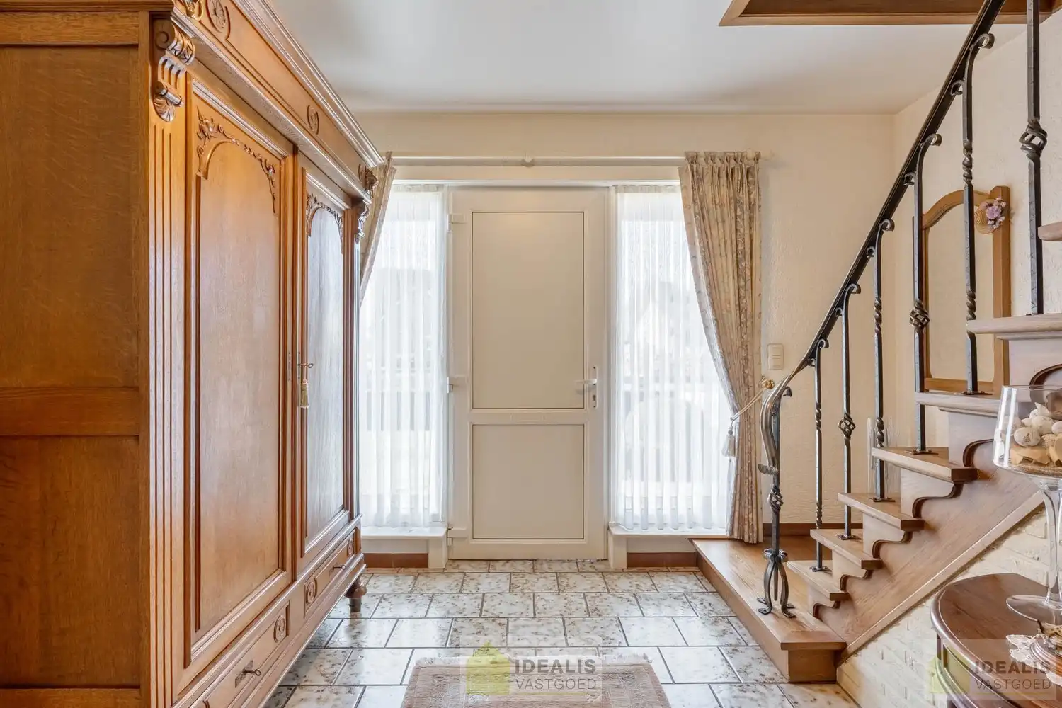 IDEALIS VASTGOED – PERFECT ONDERHOUDEN EN INSTAPKLARE GEZINSWONING MET 4 SLAAPKAMERS, 2 BADKAMERS EN EEN MOOIE WOONOPPERVLAKTE VAN +- 185M² OP EEN AANGENAAM EN RUSTIG GELEGEN PERCEEL VAN 6A 80CA OP GEGEERDE LOCATIE IN ACHEL! foto 5