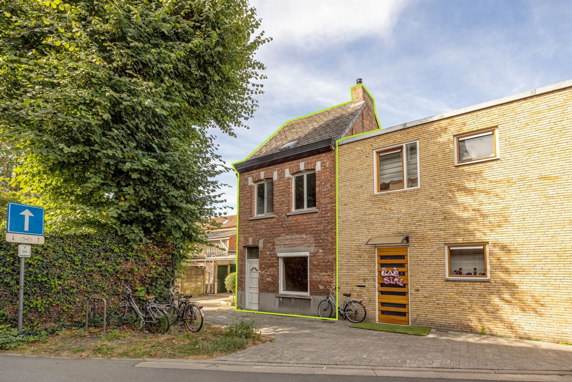 Hoofdfoto van de publicatie: Te renoveren woning met opslagruimte in Mechelen