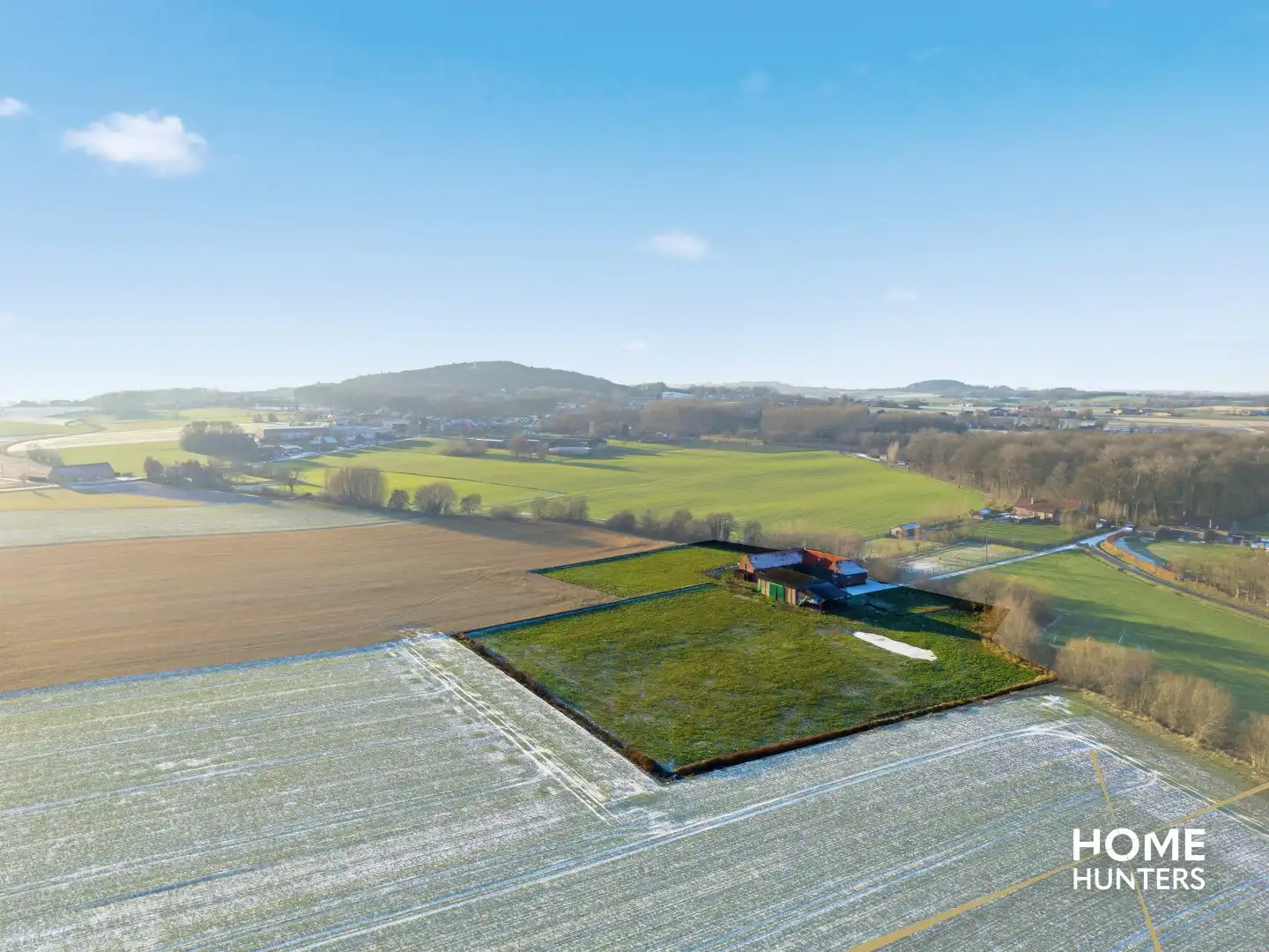 Unieke te renoveren hoeve op 14.188 m² met adembenemend zicht op de Kemmelberg foto 14