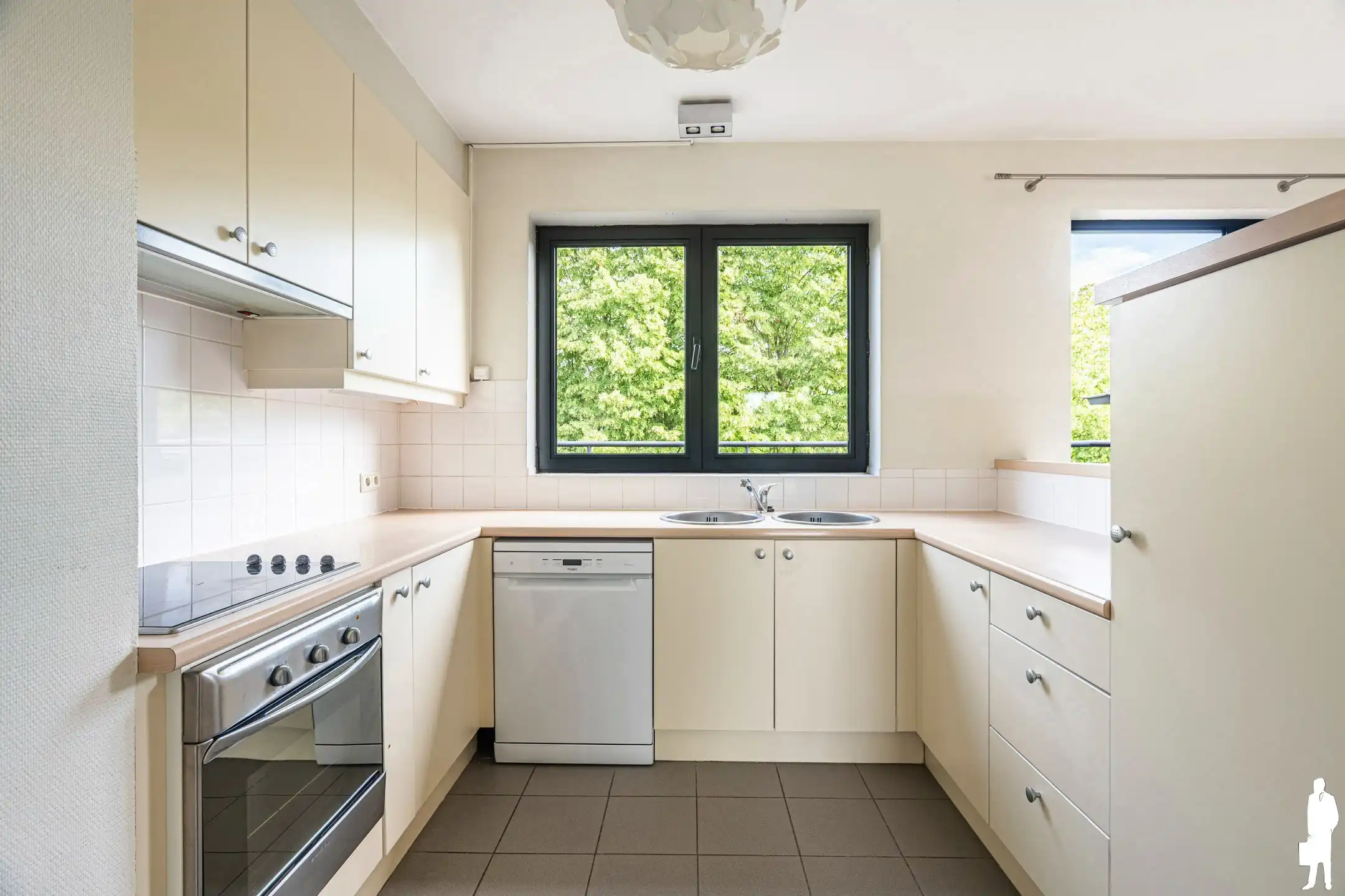 Ruim dakappartement van 130 m² met 50 m² terras en parking foto 12