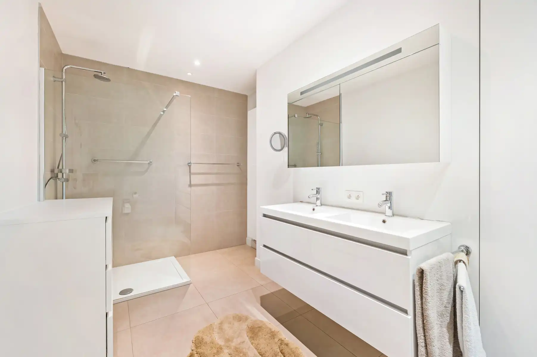 Grote woning met tal van mogelijkheden foto 29