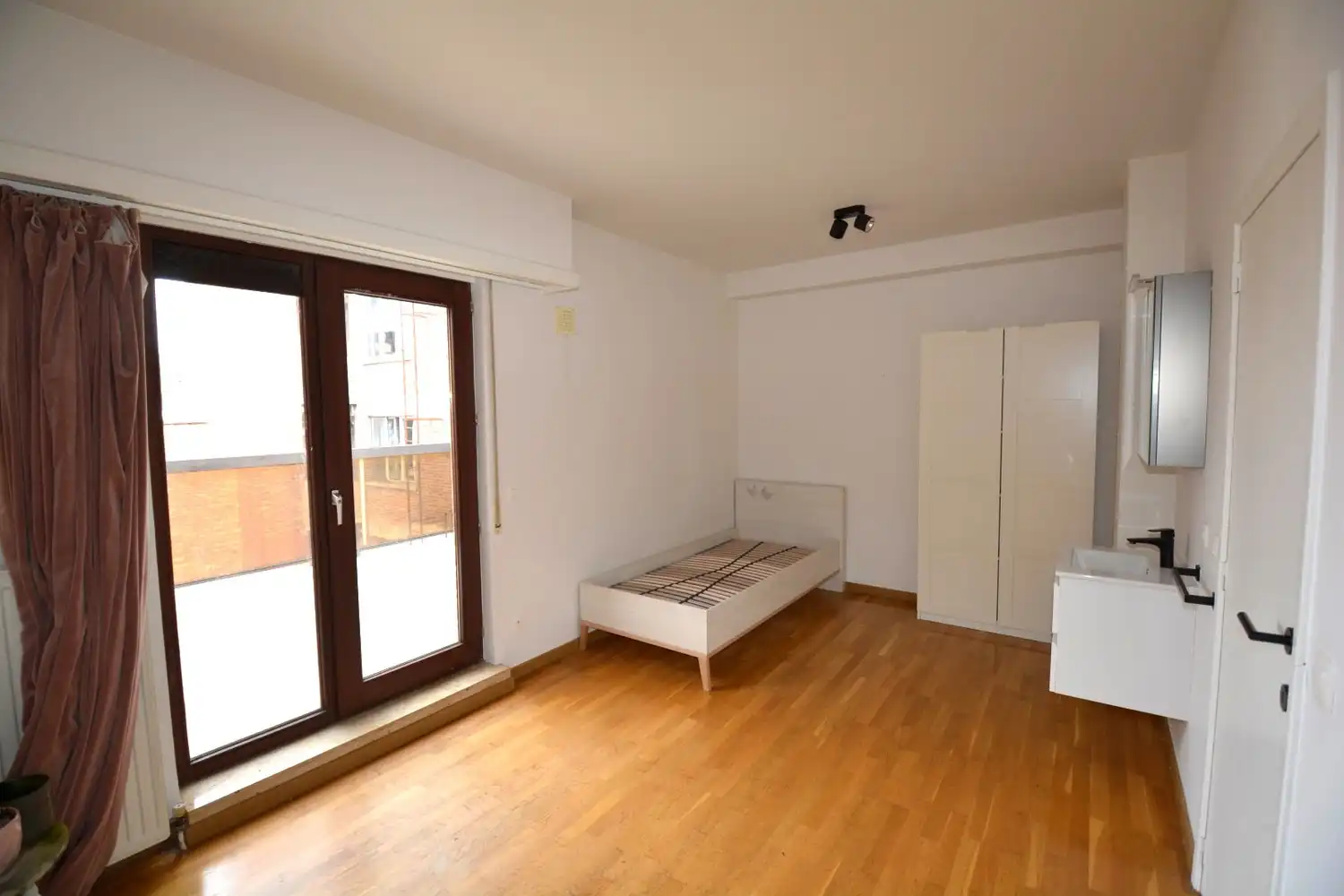 INSTAPKLAAR APPARTEMENT MET 2 SLK EN 2 RUIME TERRASSEN! foto 9