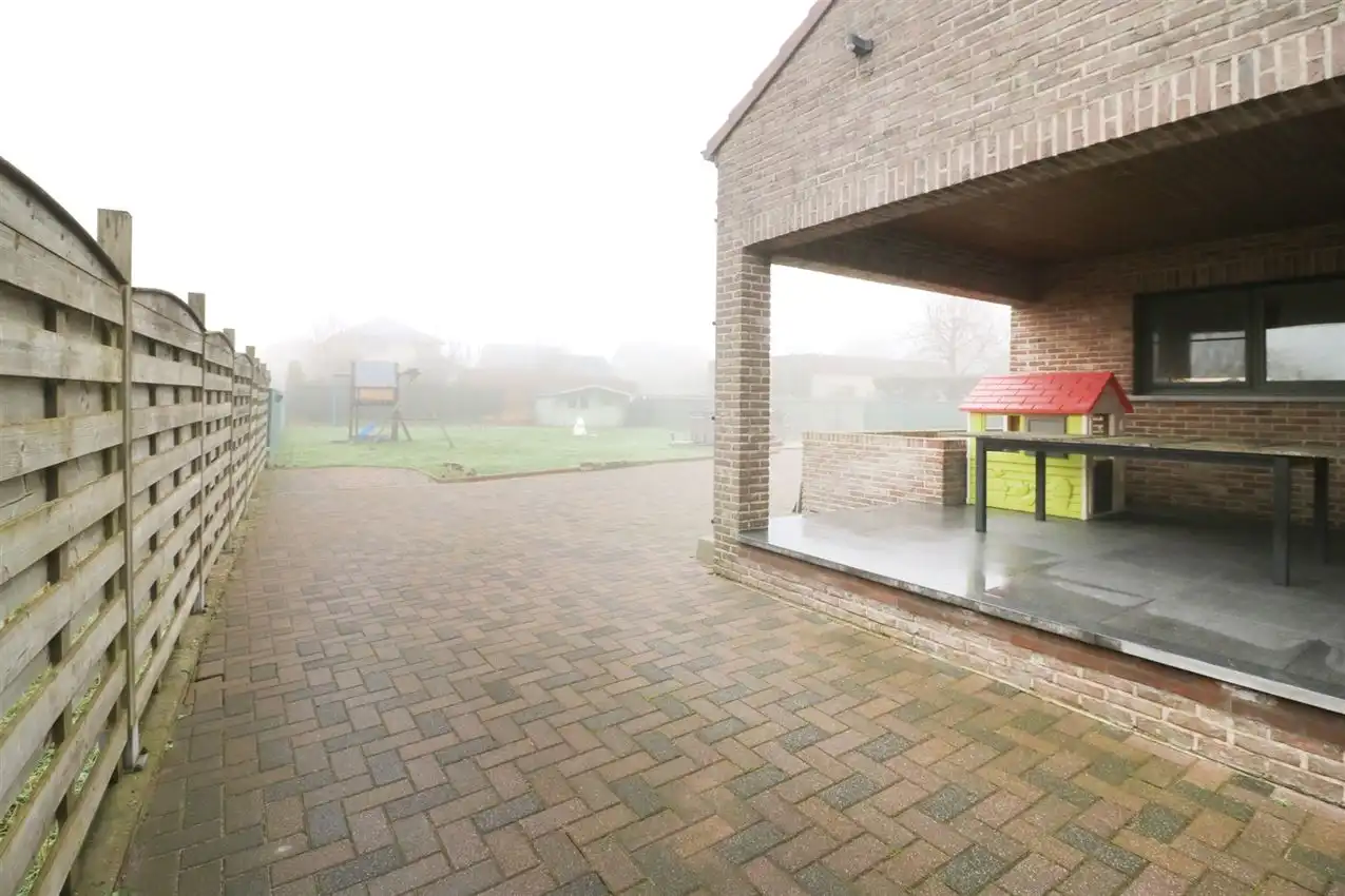 Villawoning met tuin op een goede locatie foto 4