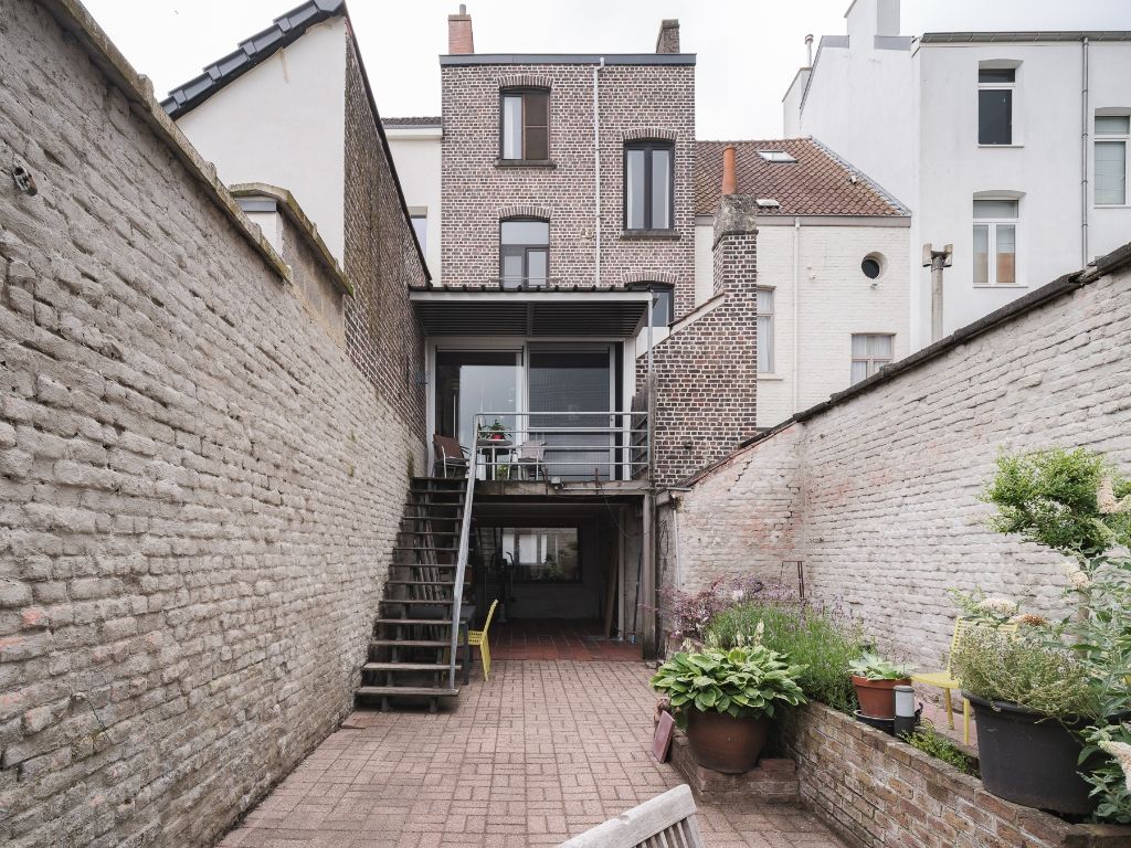 Sint-Amandsberg - Karaktervolle, excentrieke burgerwoning met aangename ruimtelijkheden, 3 slaapkamers en buitenruimte op fietsafstand van het centrum van Gent. foto 9