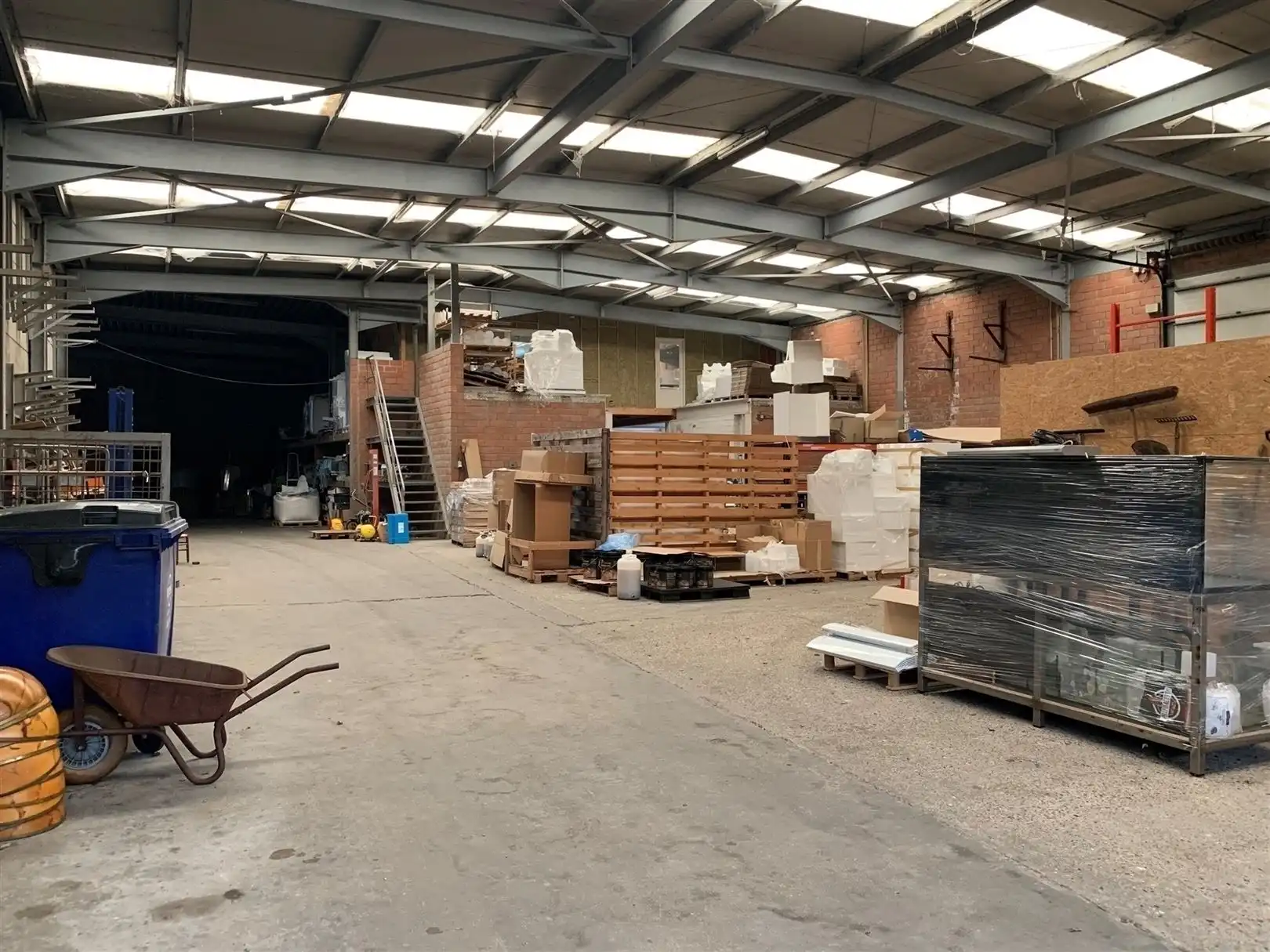Woning met kantoren en magazijn van 1500m² foto 26