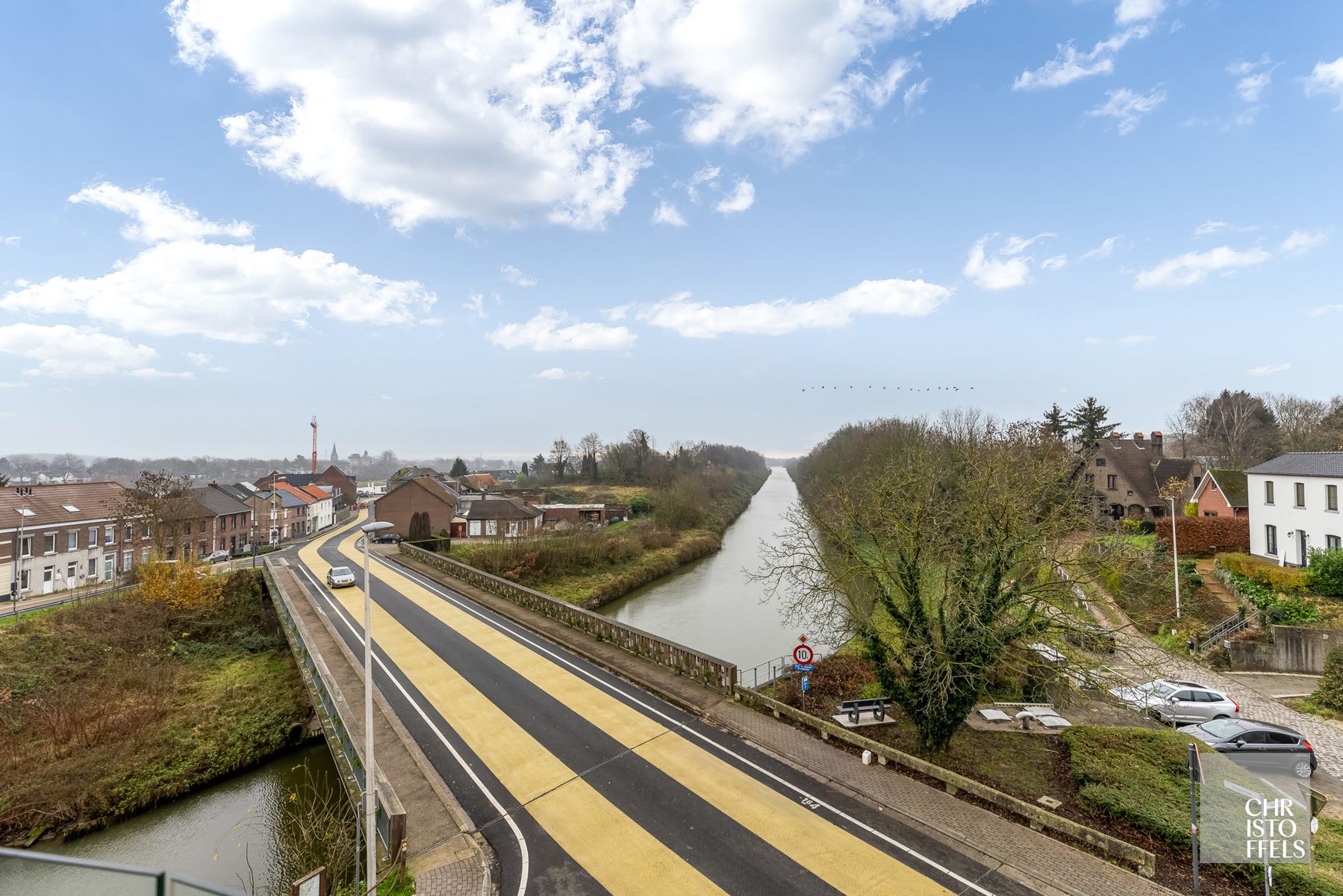 TE HUUR - Luxueus 2-slaapkamerappartement met uitzonderlijk zicht op water! foto 15