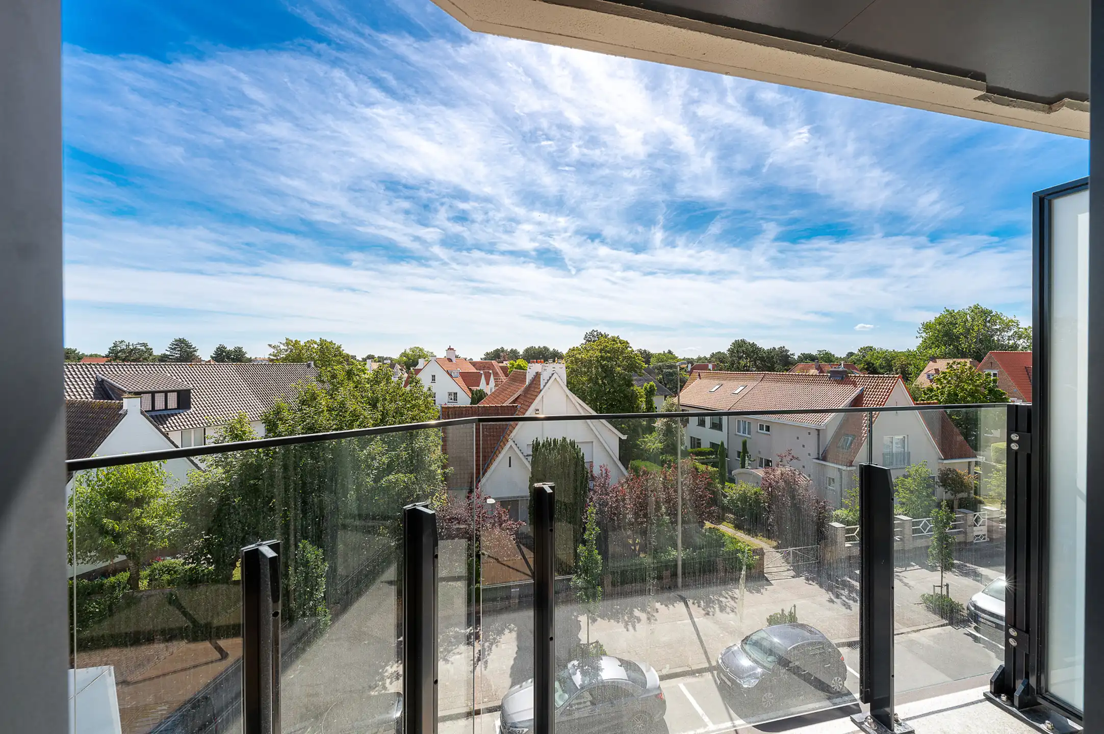 Lichtrijk gerenoveerd appartement met open zichten  foto 2