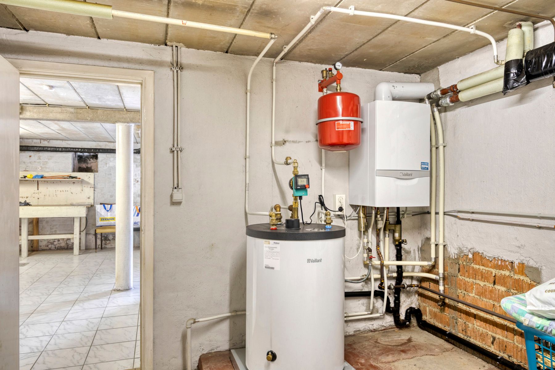 zeer rustig gelegen op te frissen bungalow foto 17