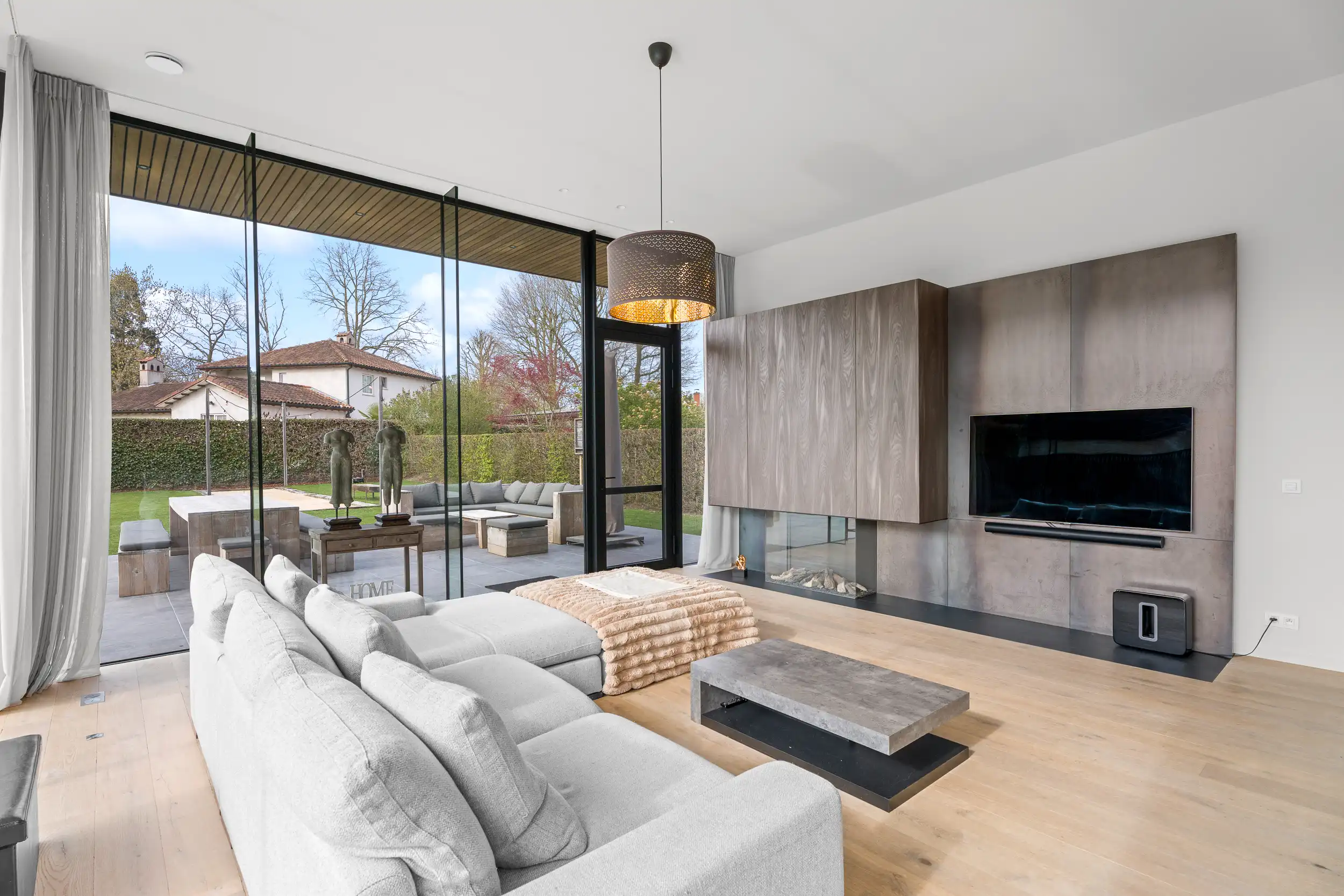 Designvilla in residentiële, doodlopende, woonwijk foto 9