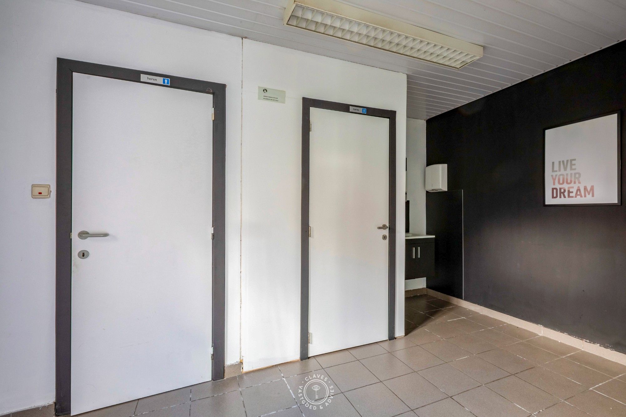 Centraal gelegen handelspand foto 9