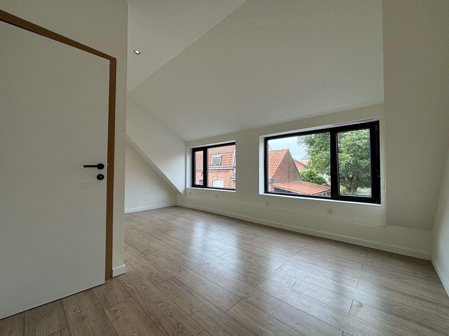 ENERGIEZUINIGE WONING MET 2 SLPKS, TUIN EN GARAGE foto 23