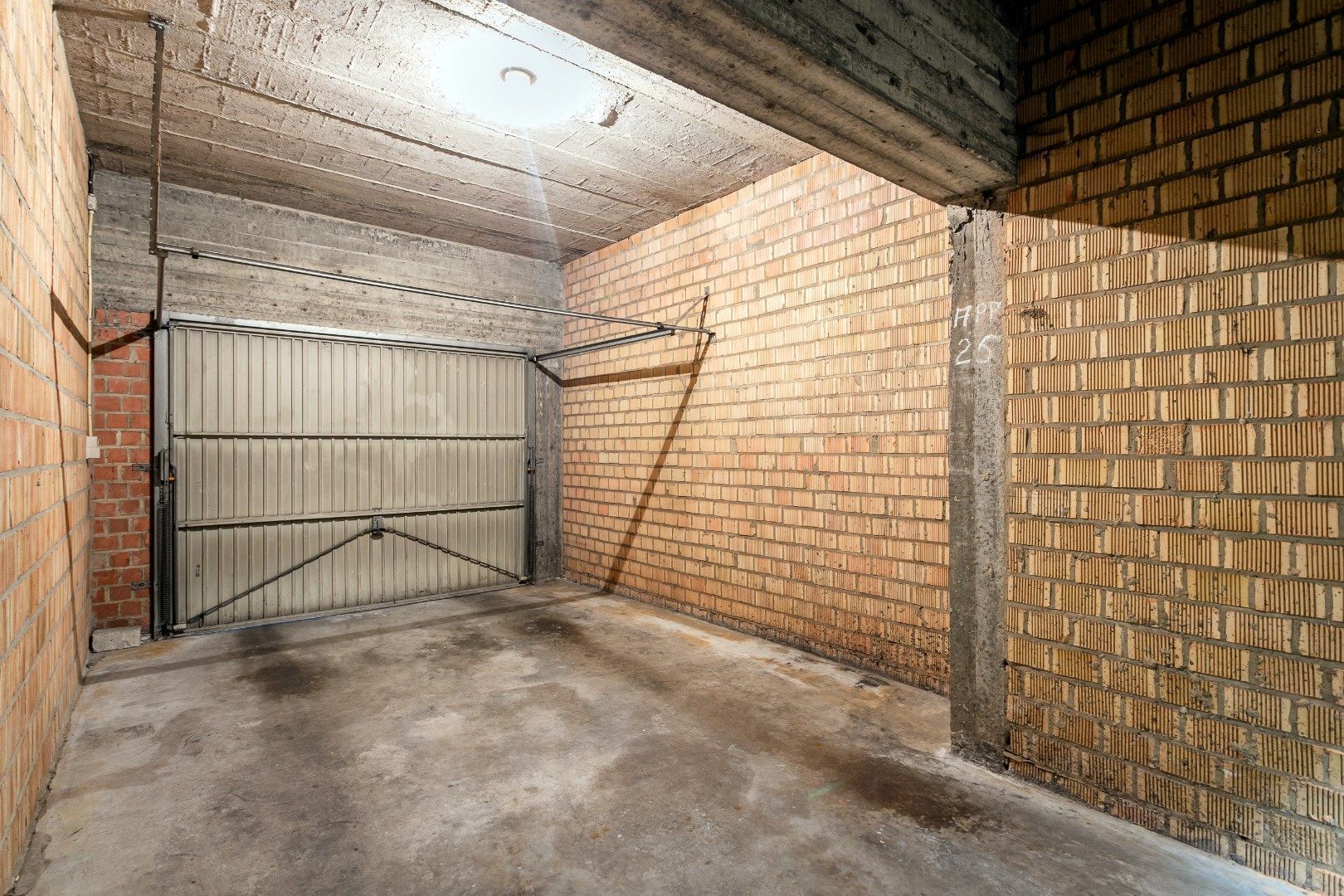 App. 2 slpks, terras, kelder en garage foto 13