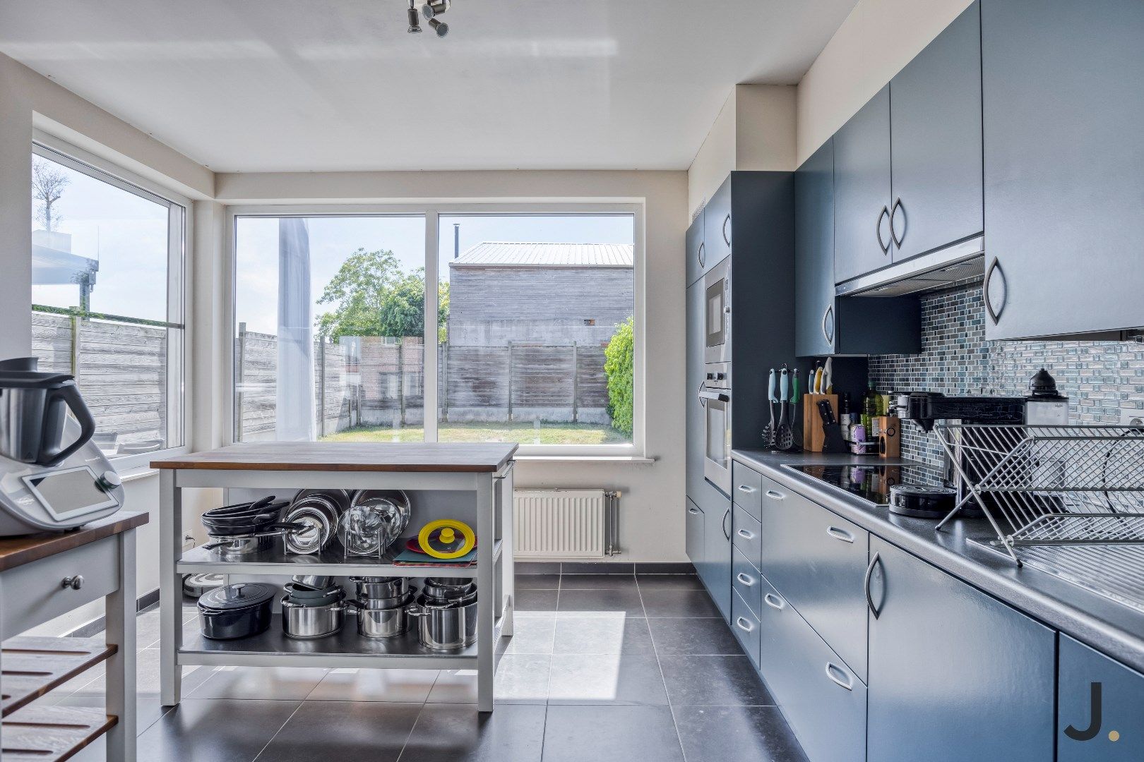 Moderne, energiezuinige halfopen gezinswoning in Rekkem foto 13