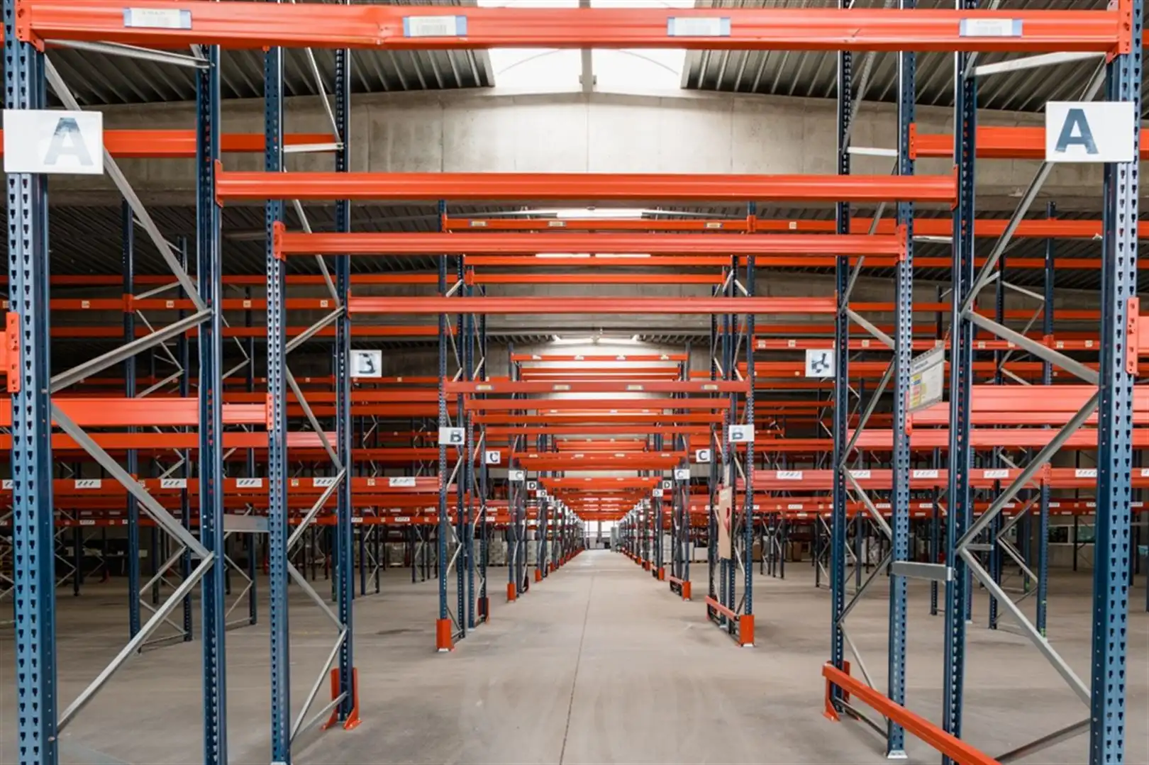 Polyvalent bedrijfsgebouw foto 39