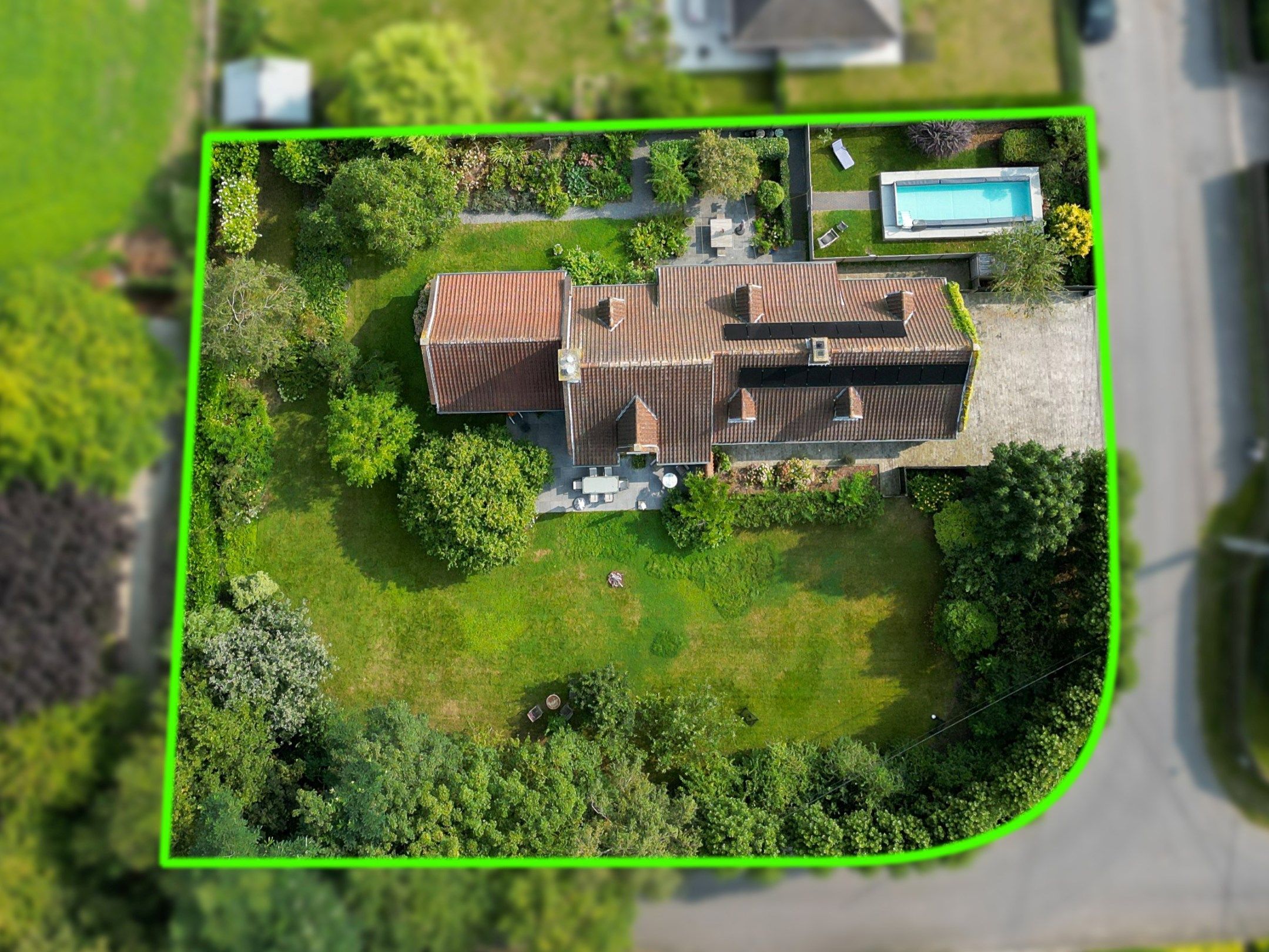 CHARMEVOLLE VILLA OP 1.929 M² MET ZWEMBAD foto 34
