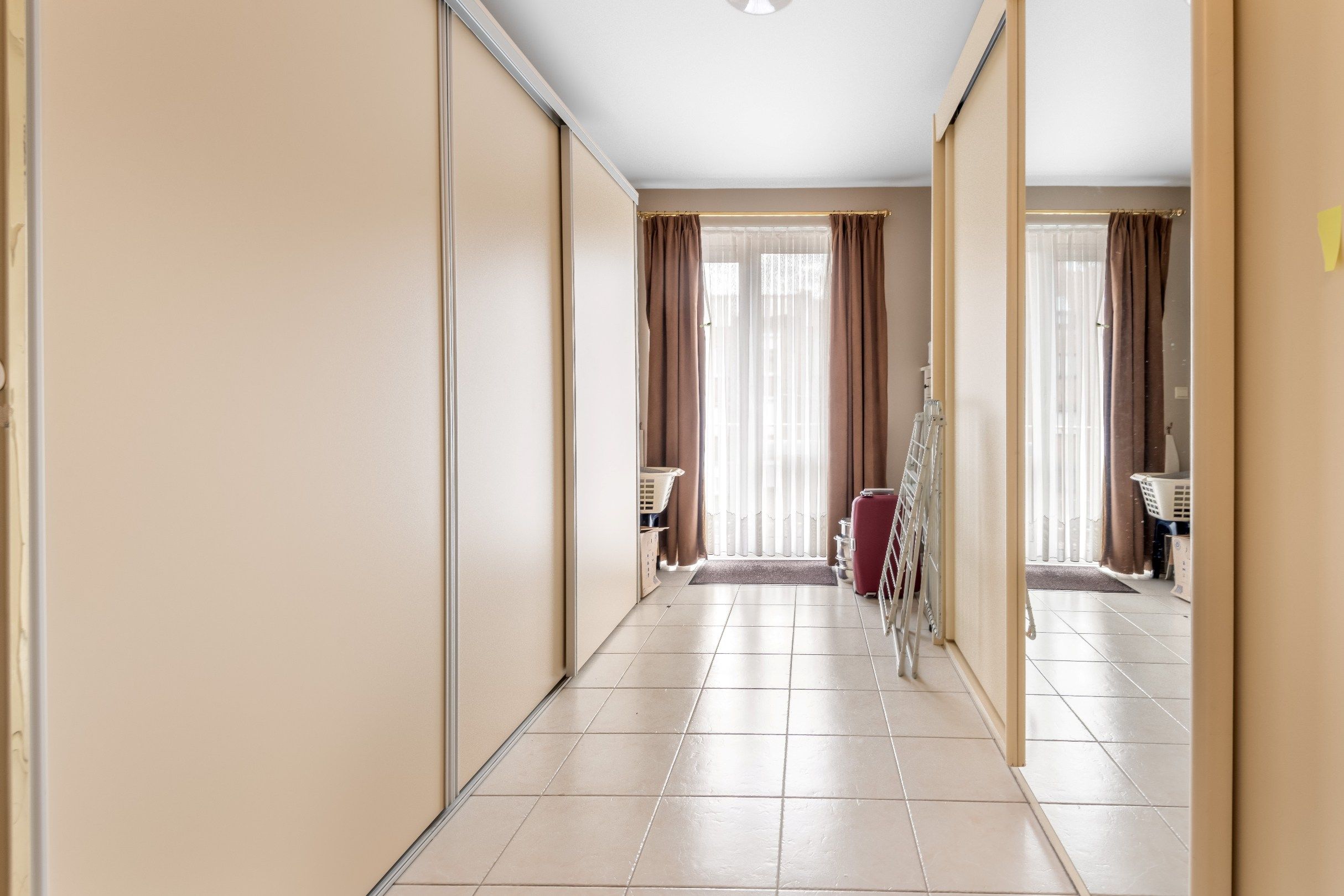 Zeer centraal gelegen, ongemeubeld appartement in de Dumortierlaan op enkele stappen van de Lippenslaan en de Zeedijk. foto 13