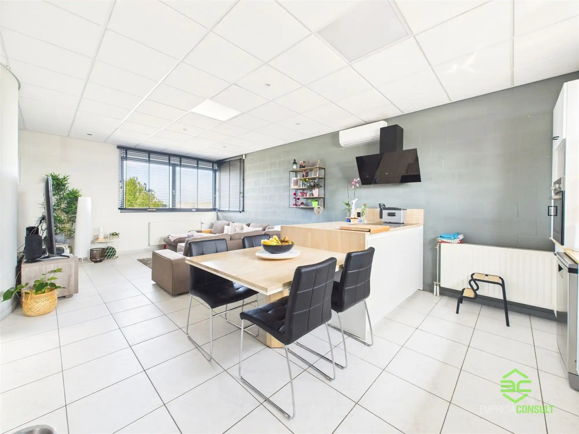 Instapklare werkplaats van 355m² met toonzaal en conciërgewoning! foto 24