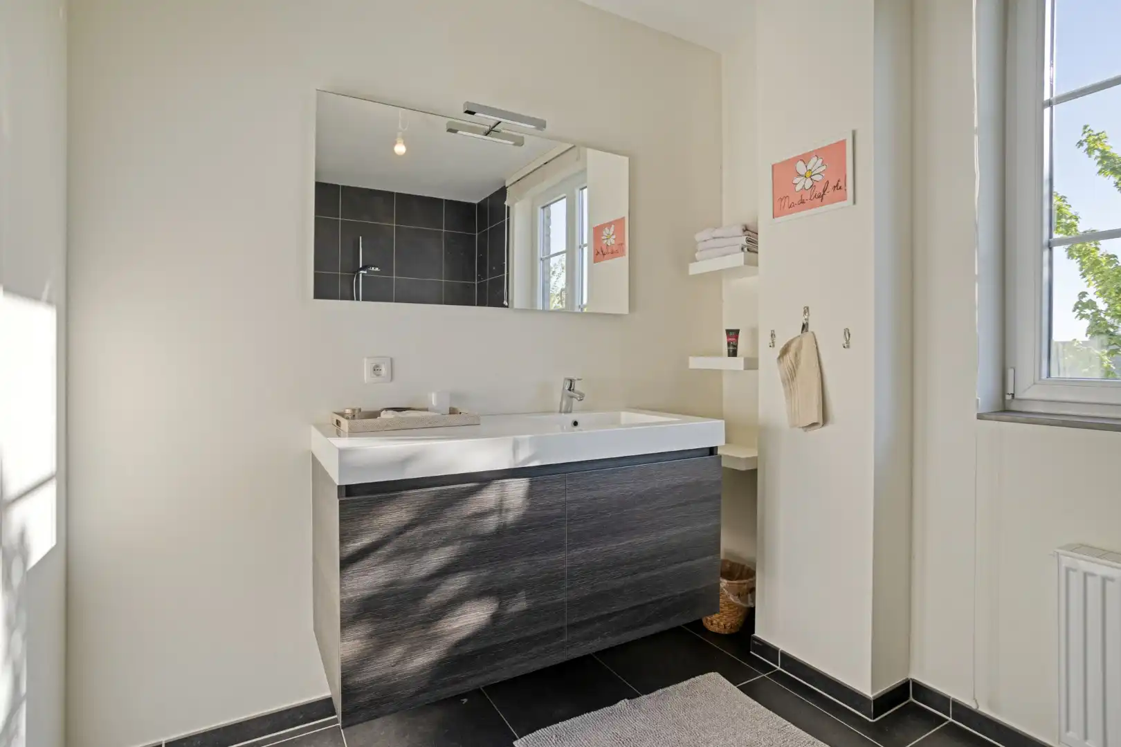 Recente halfopen woning met 4 slaapkamers en garage! foto 11