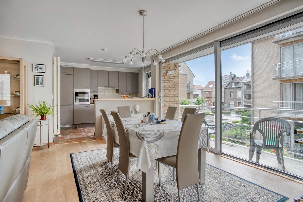 Hedendaags en perfect onderhouden appartement met twee slaapkamers en twee terrassen foto 5