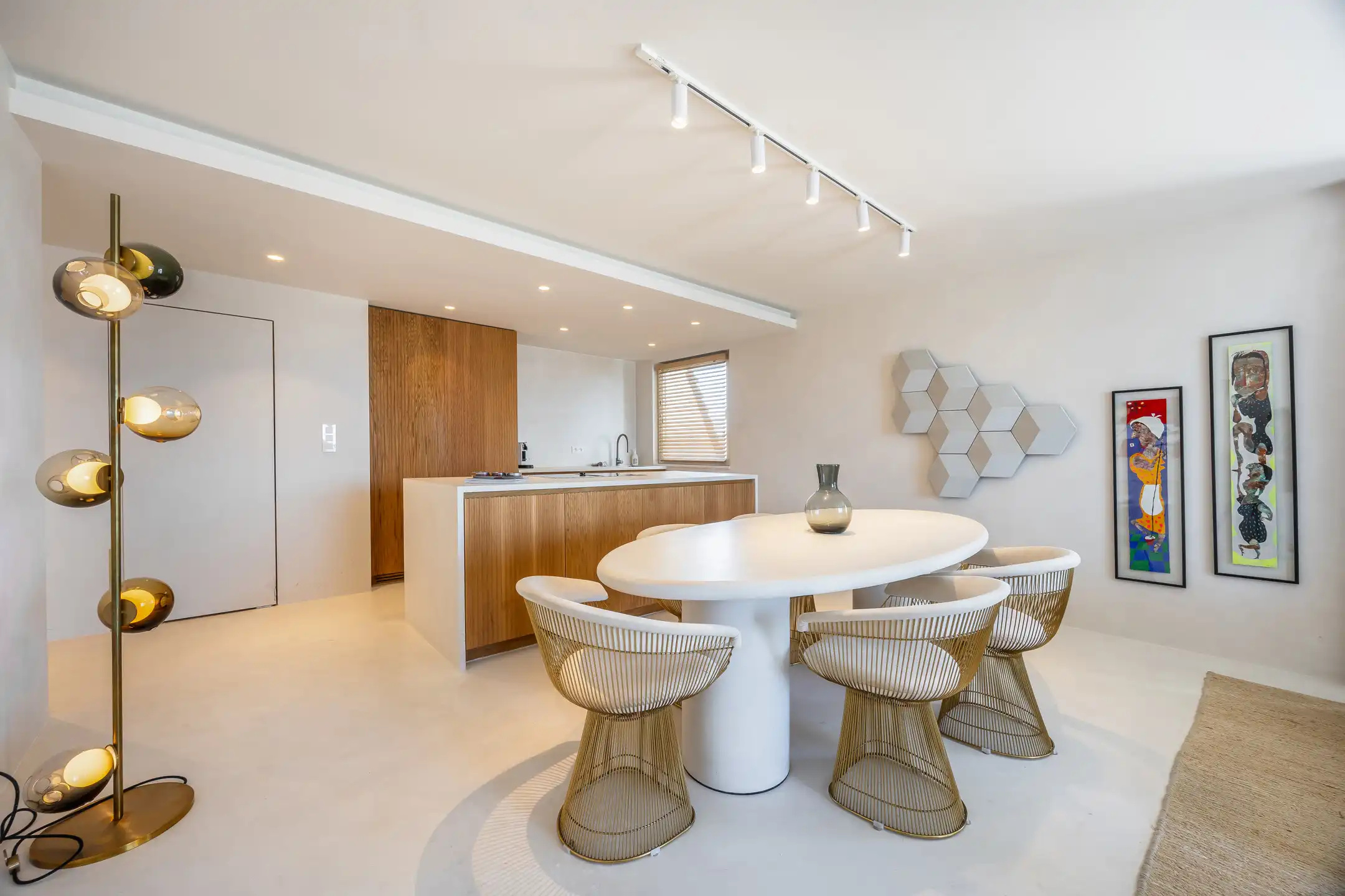 Luxueus gerenoveerd hoekdakappartement met frontaal zeezicht foto 14