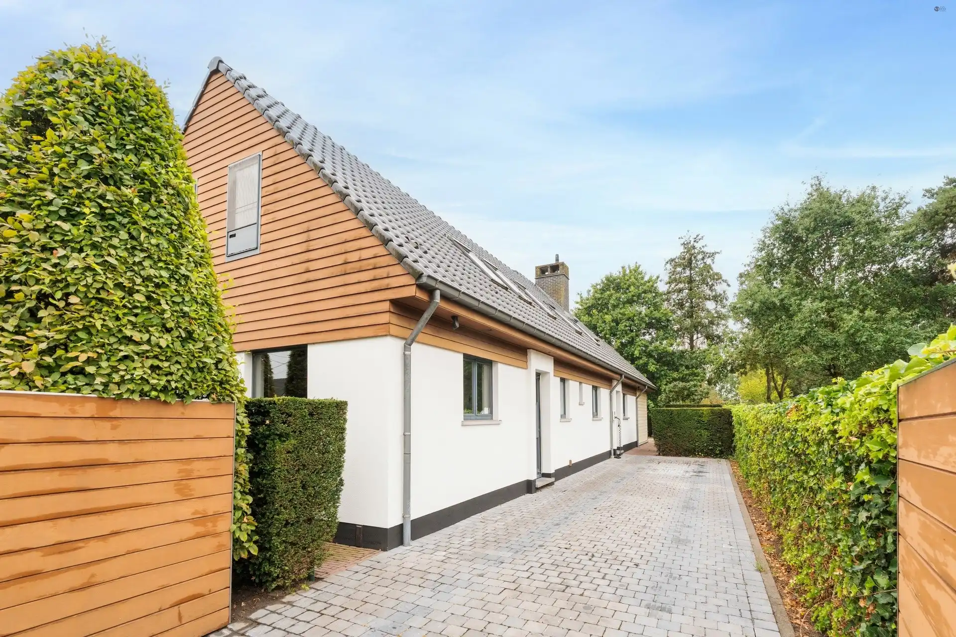 Instapklare woning met praktijk ruimte, 3 à 4 slaapkamers, 2 badkamers en veel parkeermogelijkheden foto 21